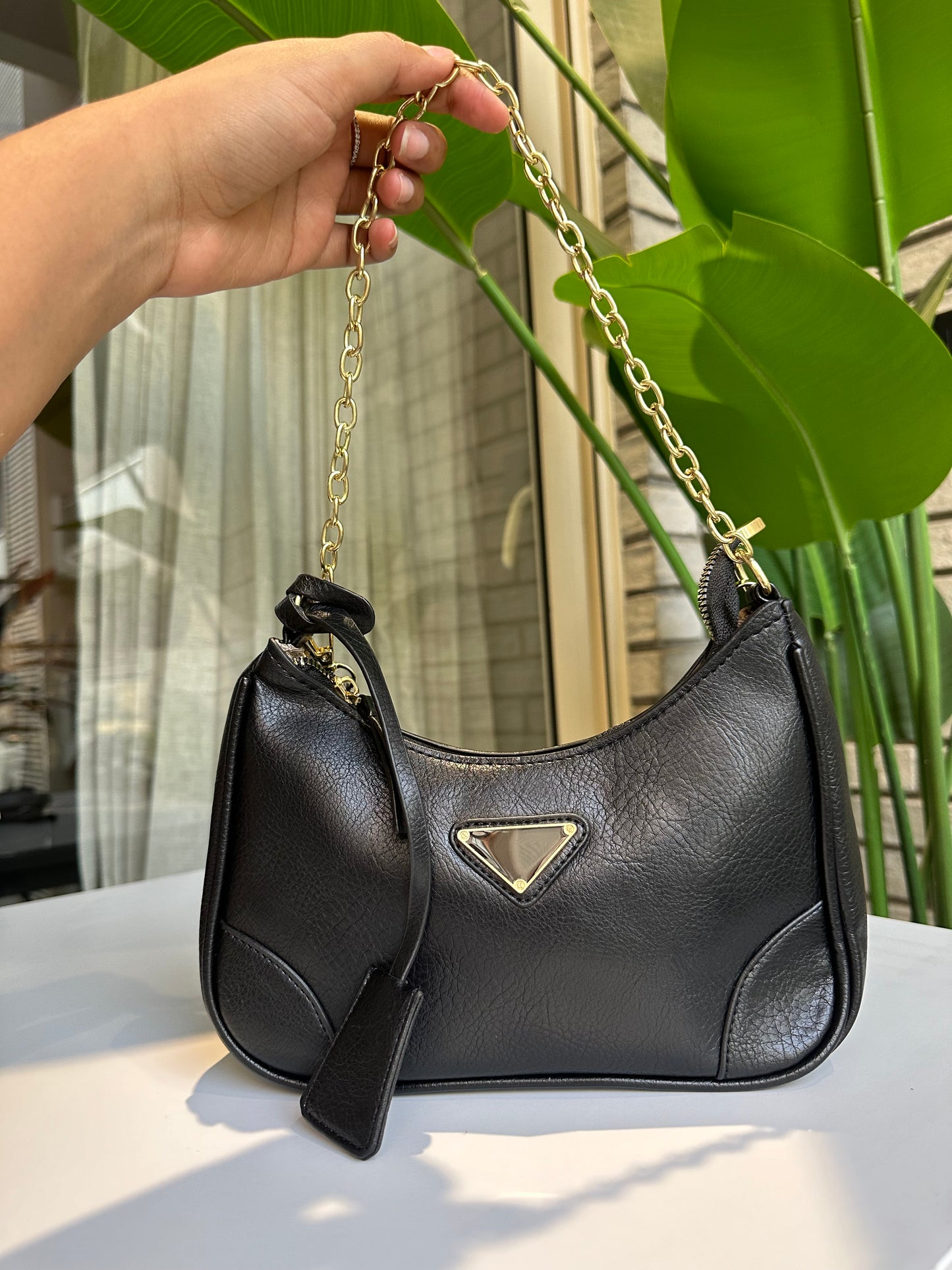 Lara crossbody bags