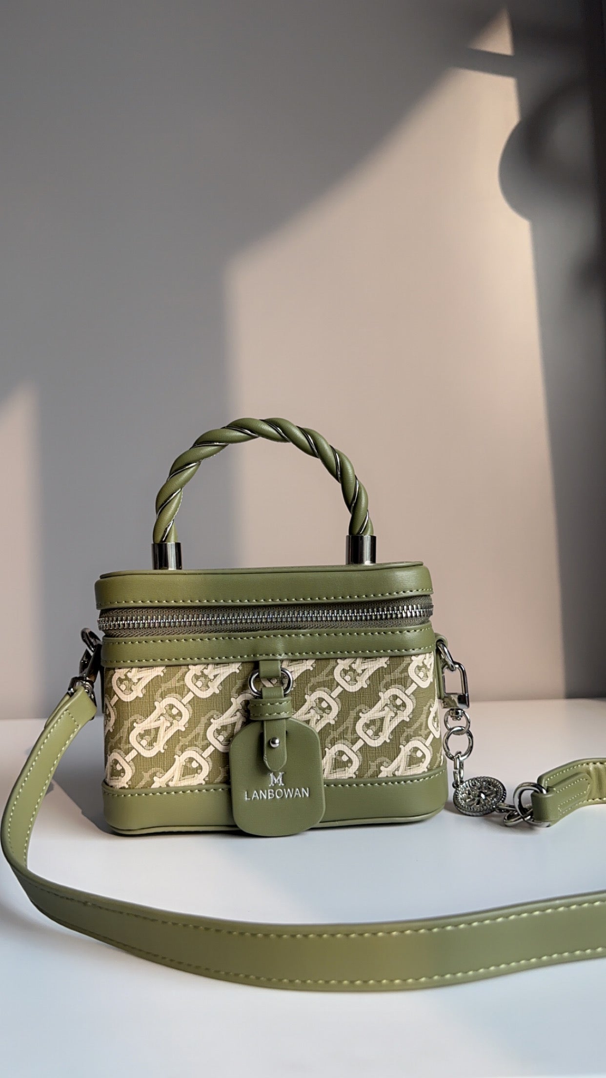 Britteny box sling