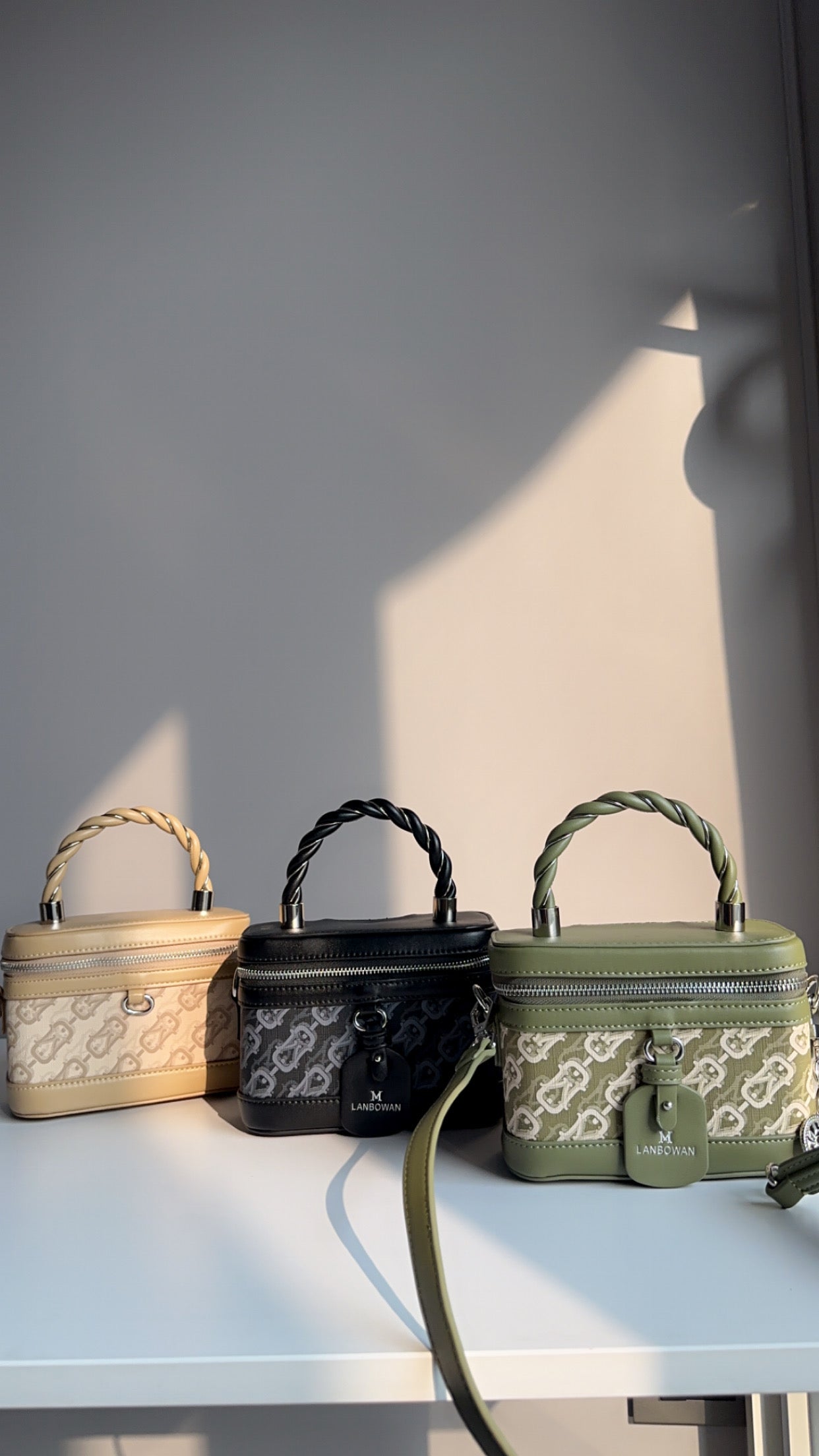 Britteny box sling