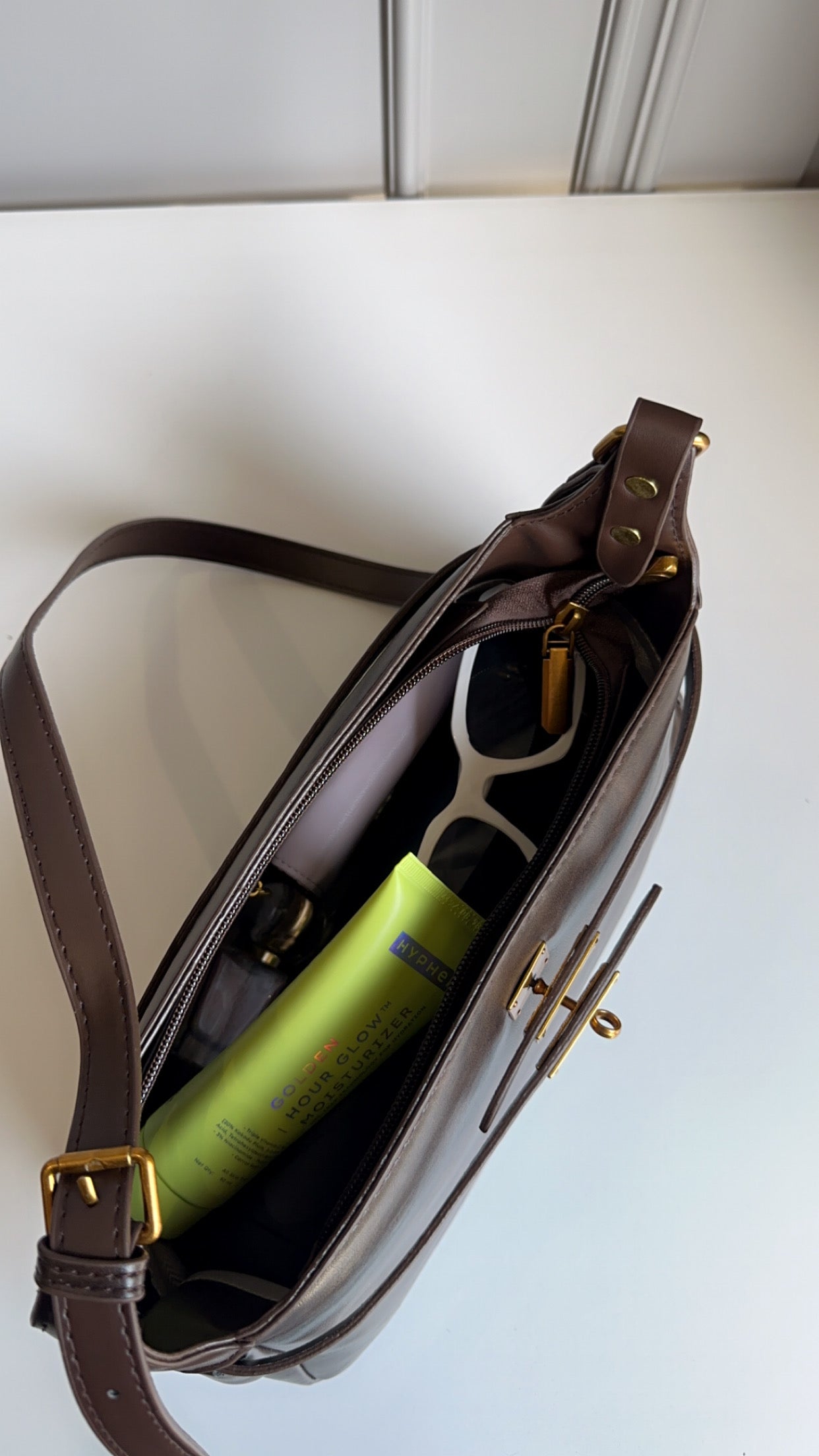 Demure vogue shoulder bag