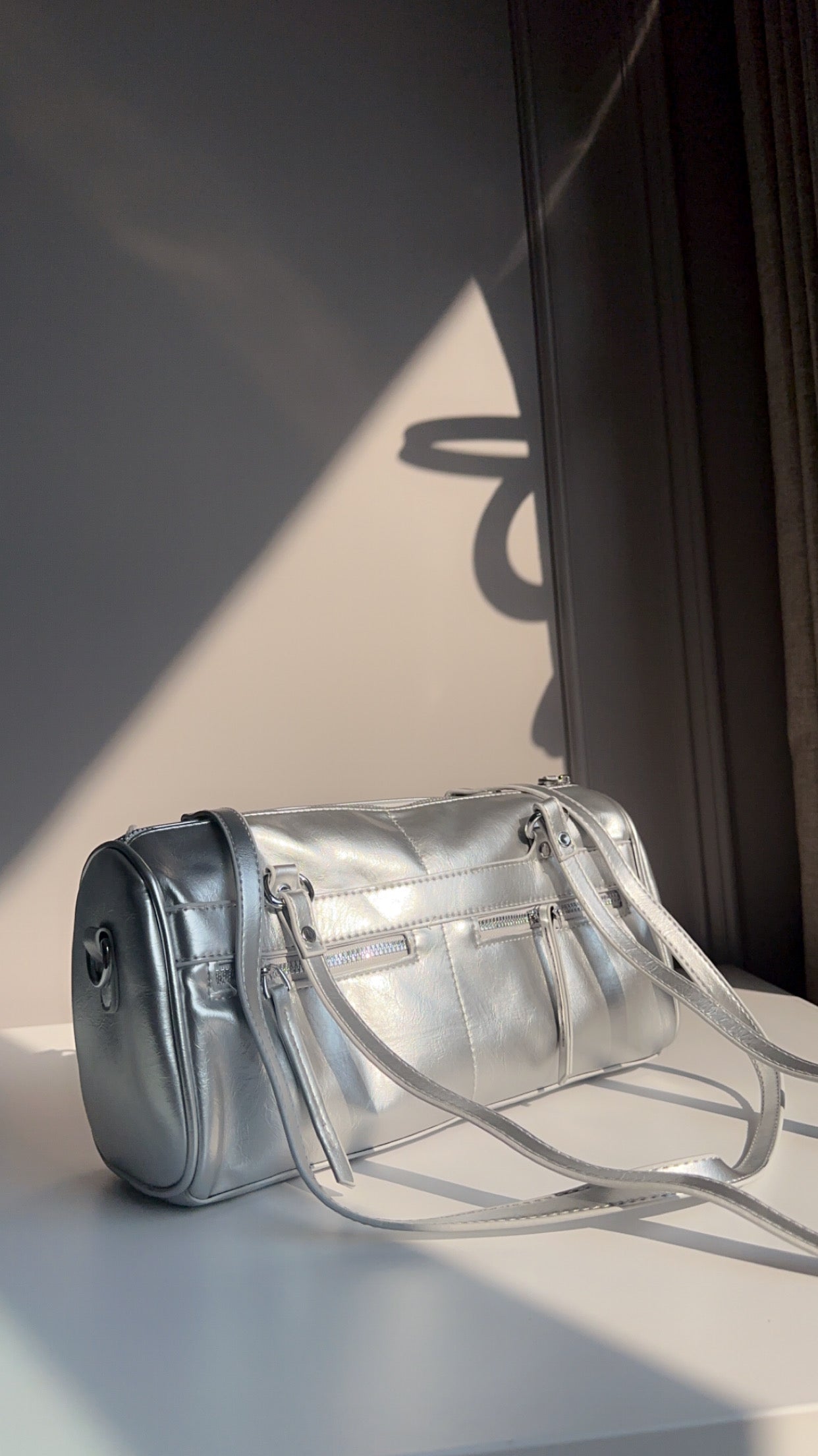 Main character shoulder bags