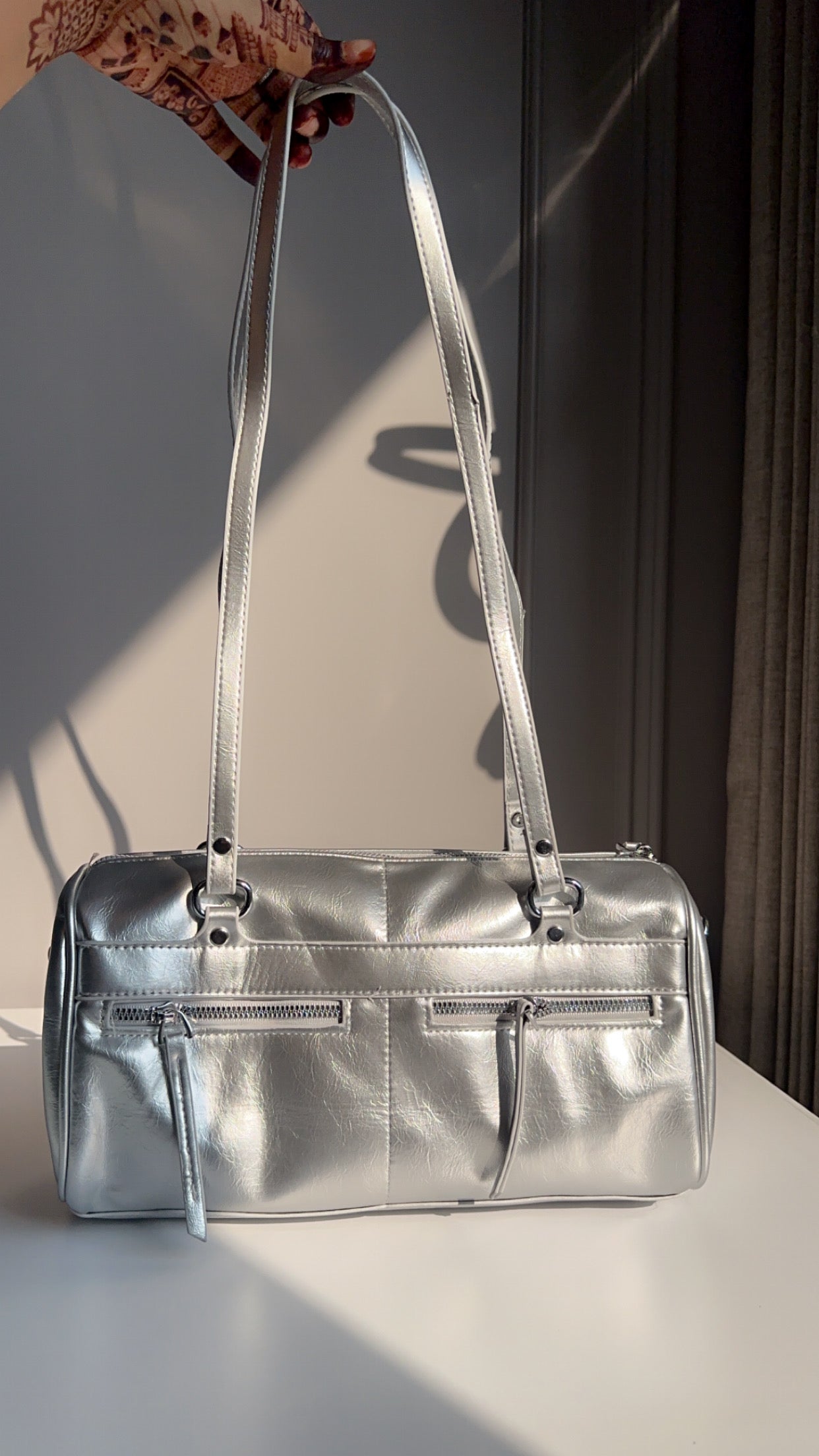 Main character shoulder bags
