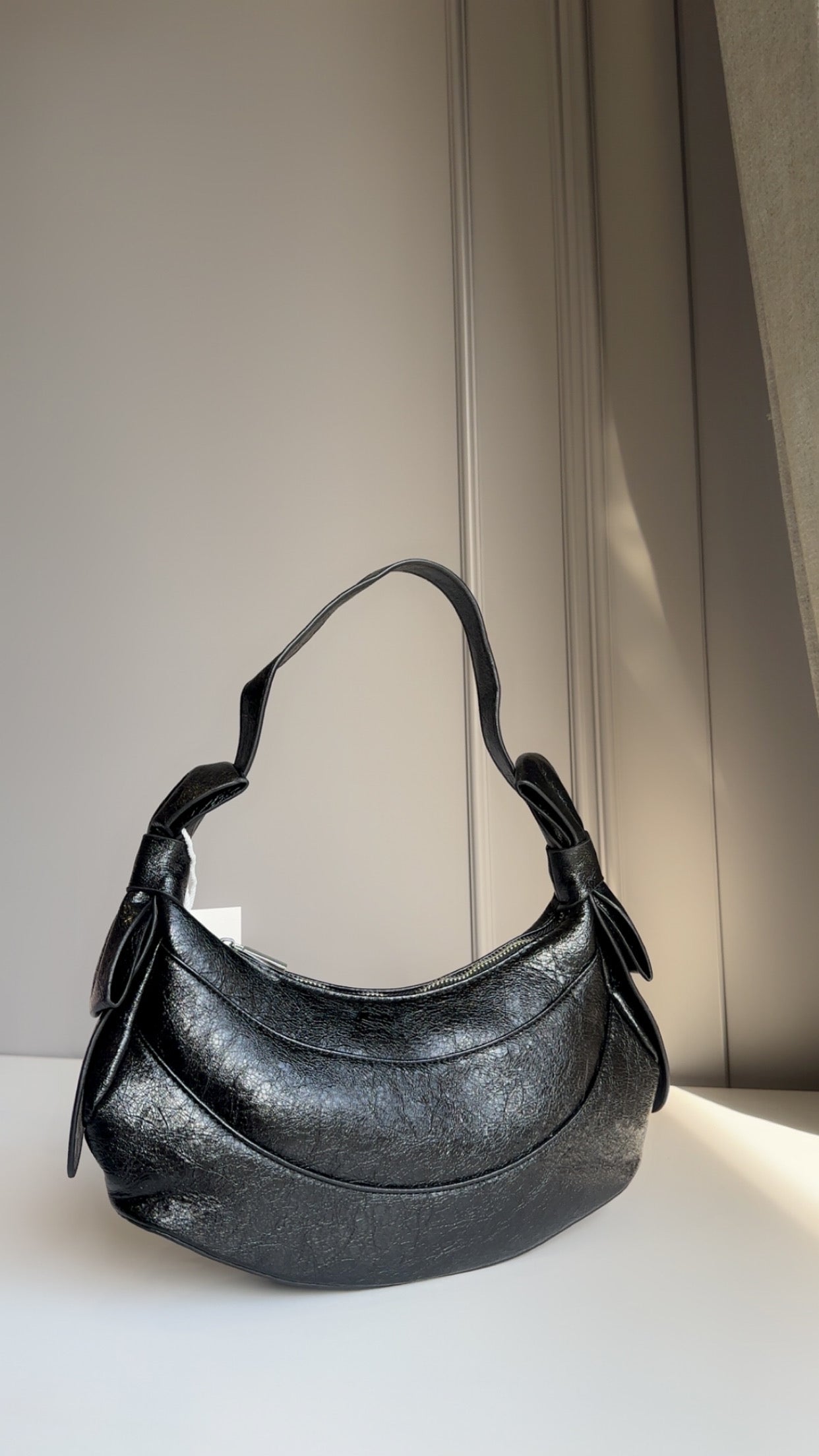 Bow shoulder bag