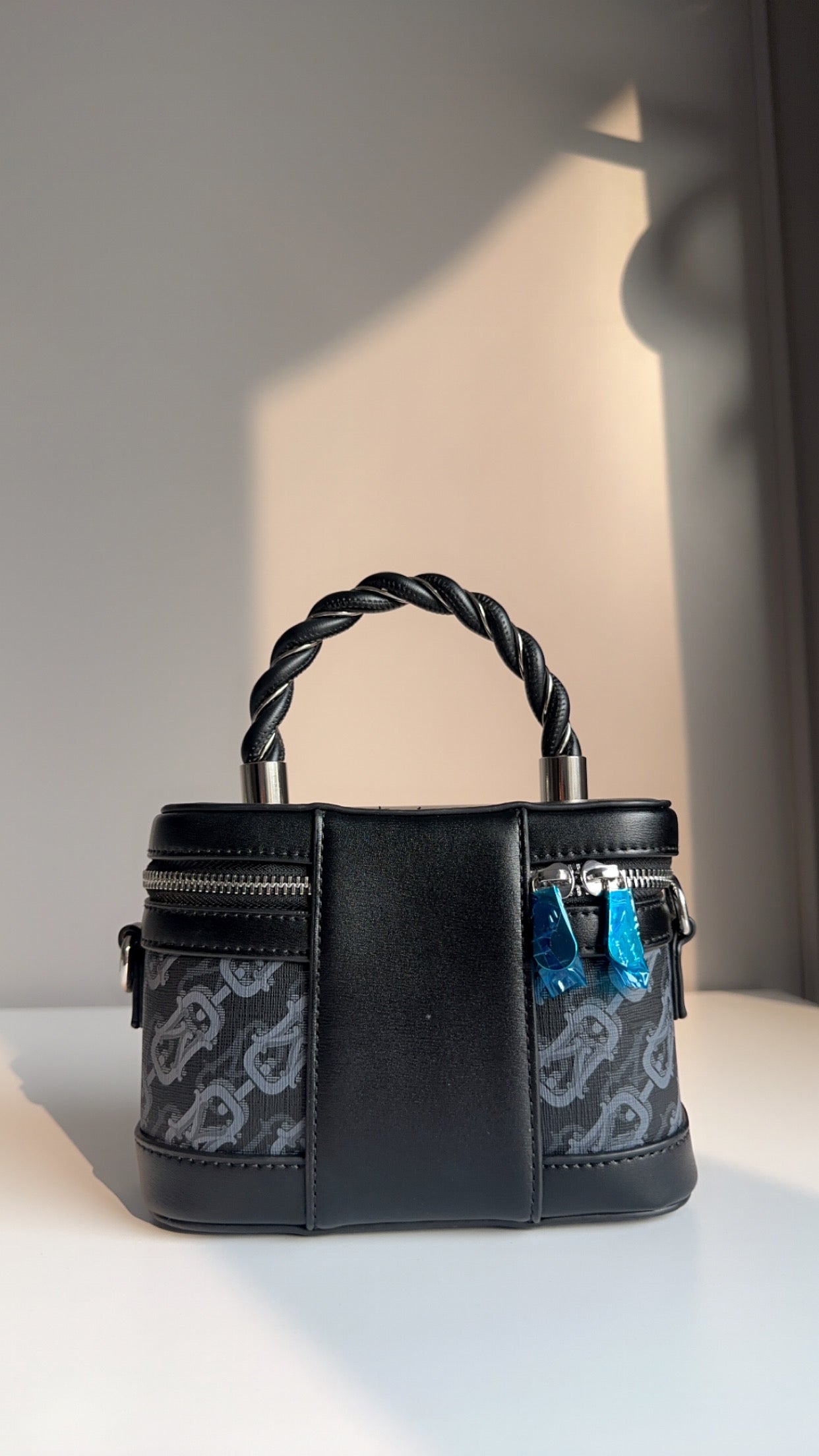 Britteny box sling