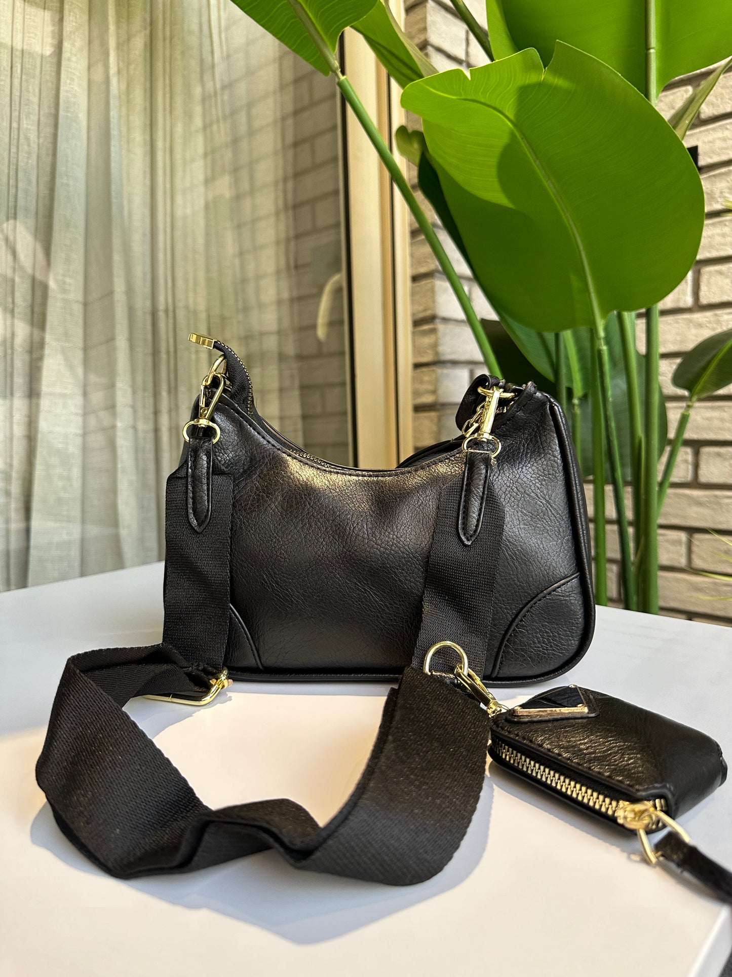 Lara crossbody bags