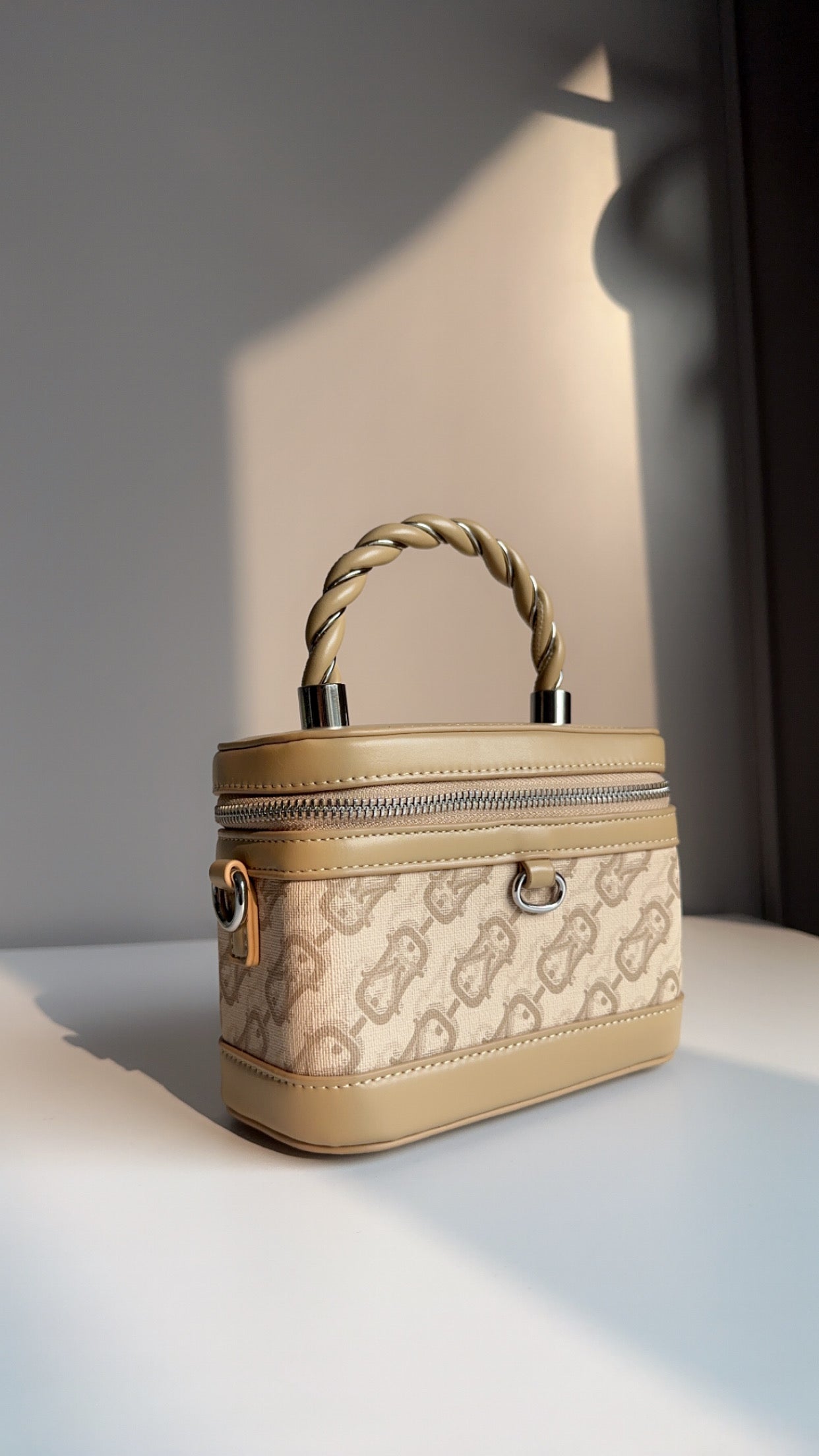 Britteny box sling