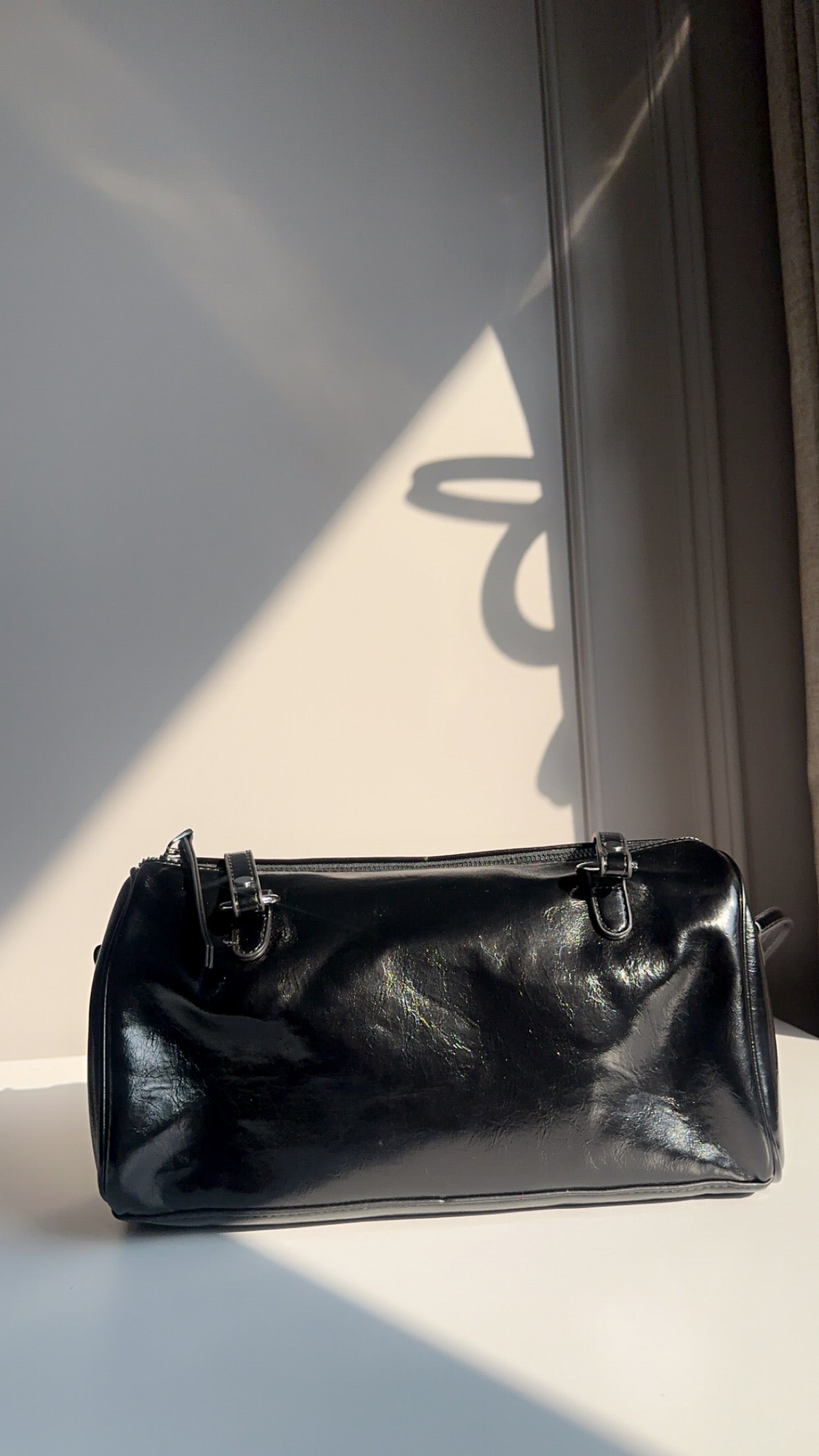 Main character shoulder bags