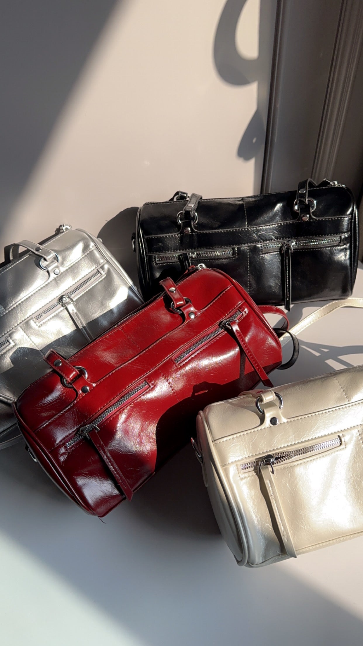 Main character shoulder bags