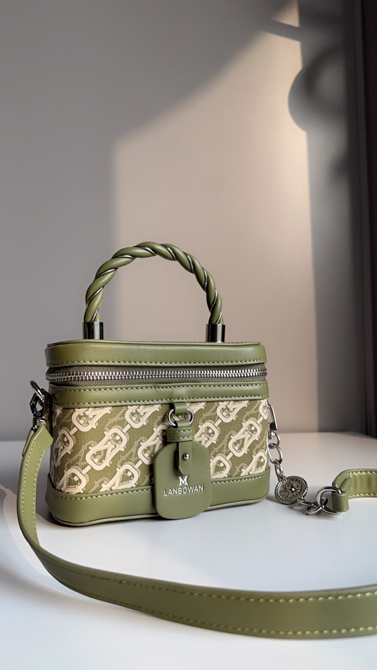 Britteny box sling