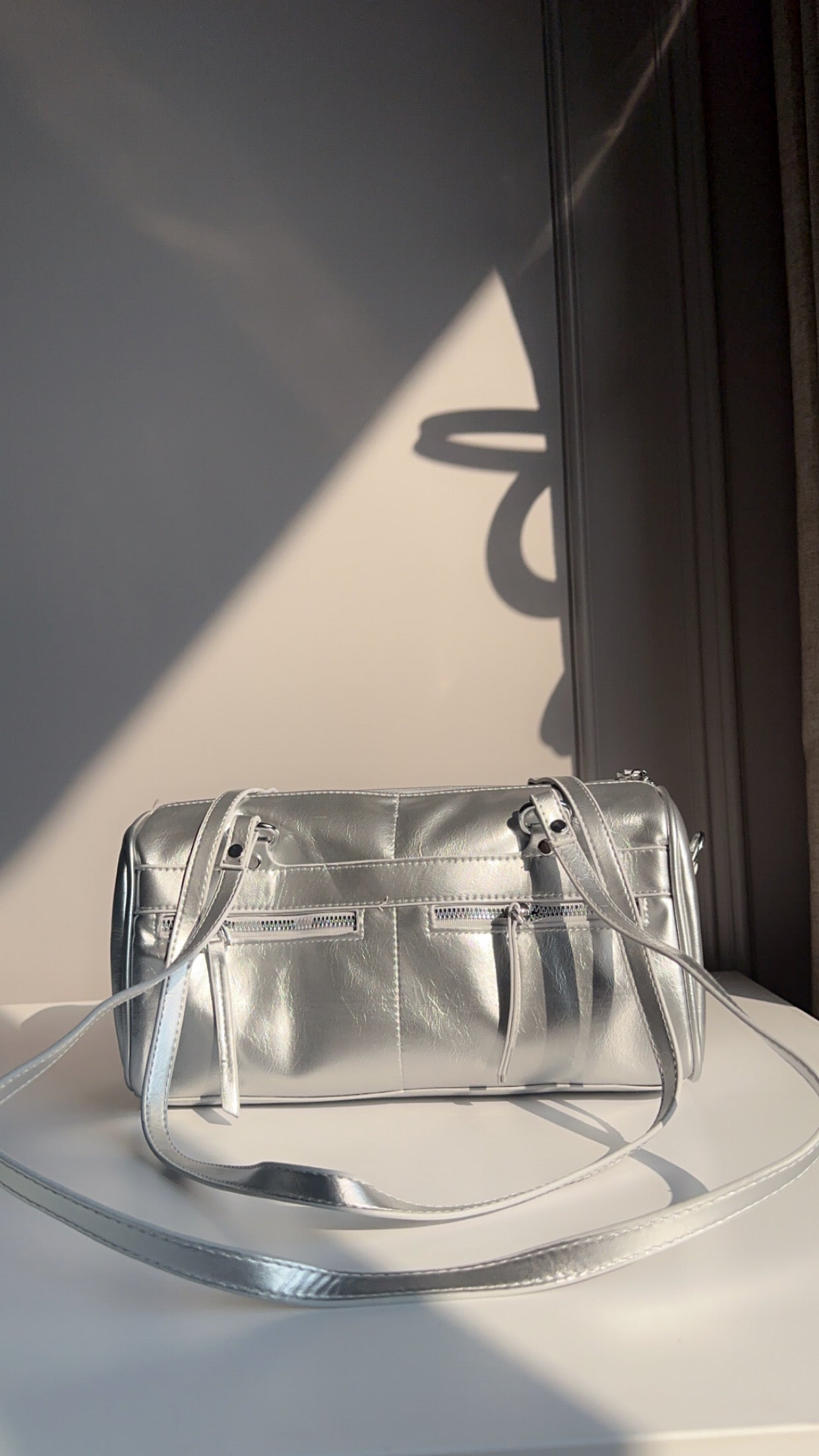 Main character shoulder bags
