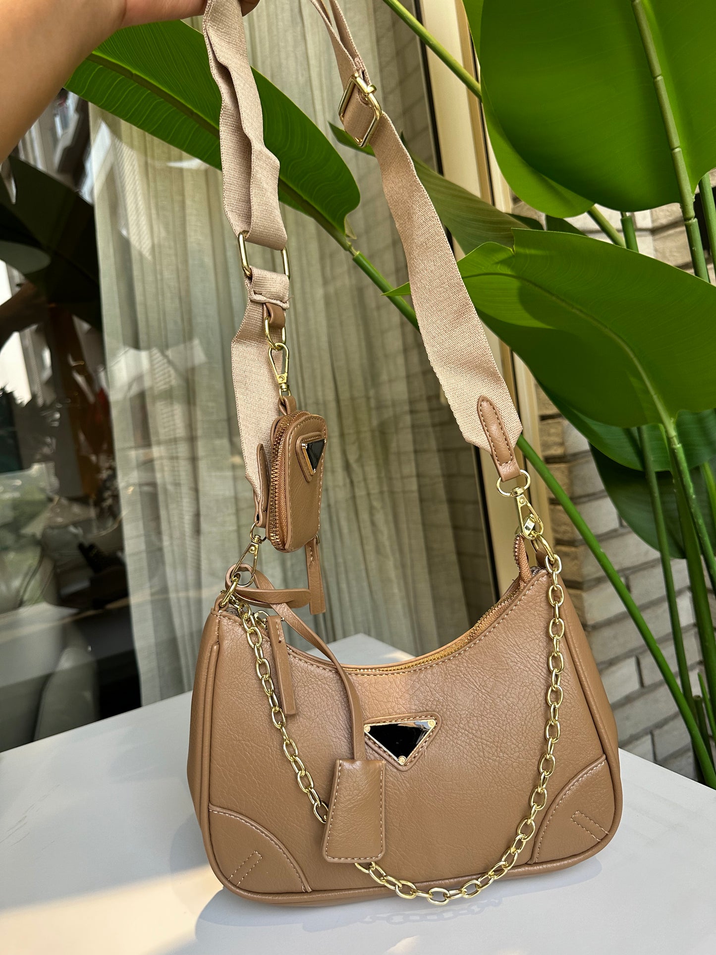 Lara crossbody bags