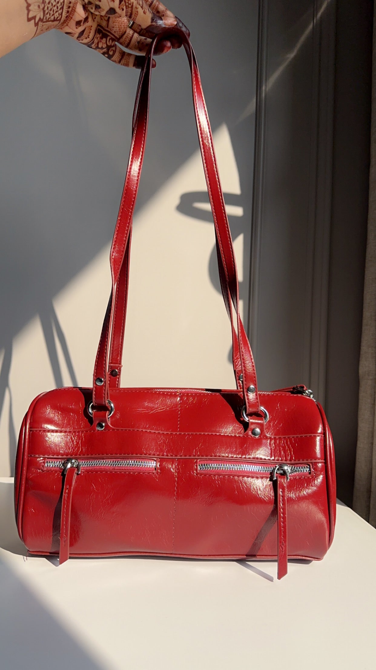 Main character shoulder bags