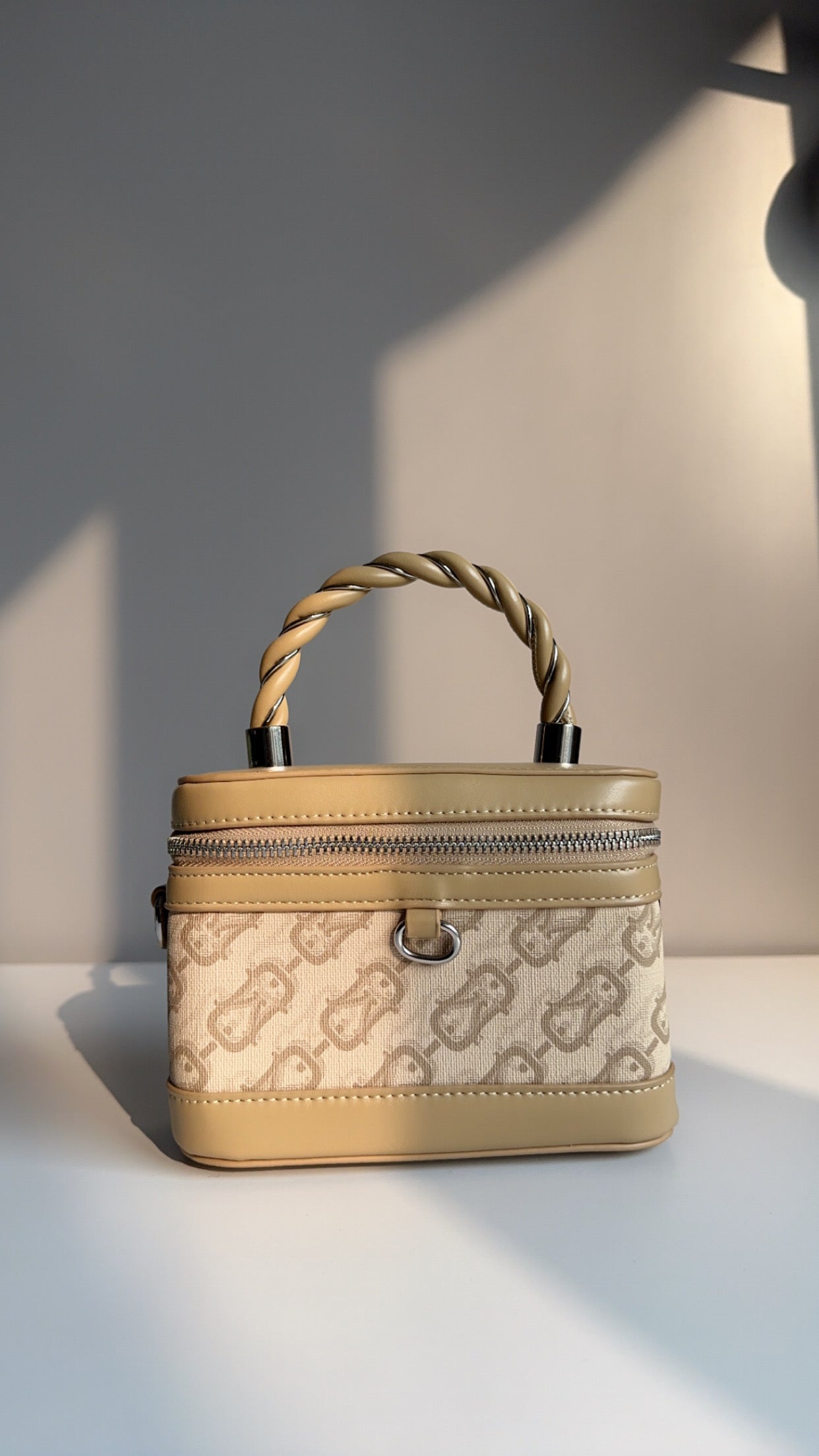 Britteny box sling