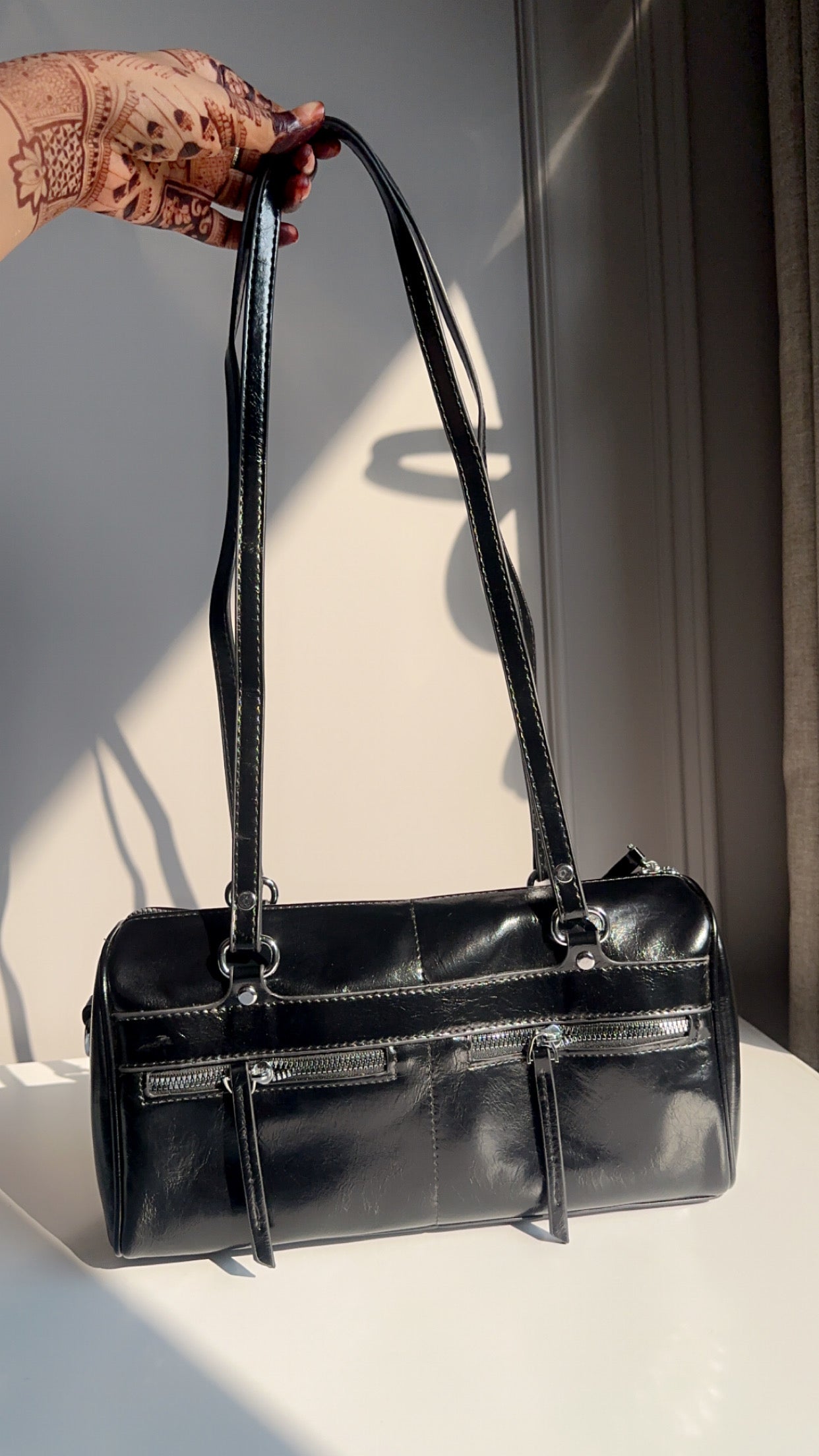 Main character shoulder bags