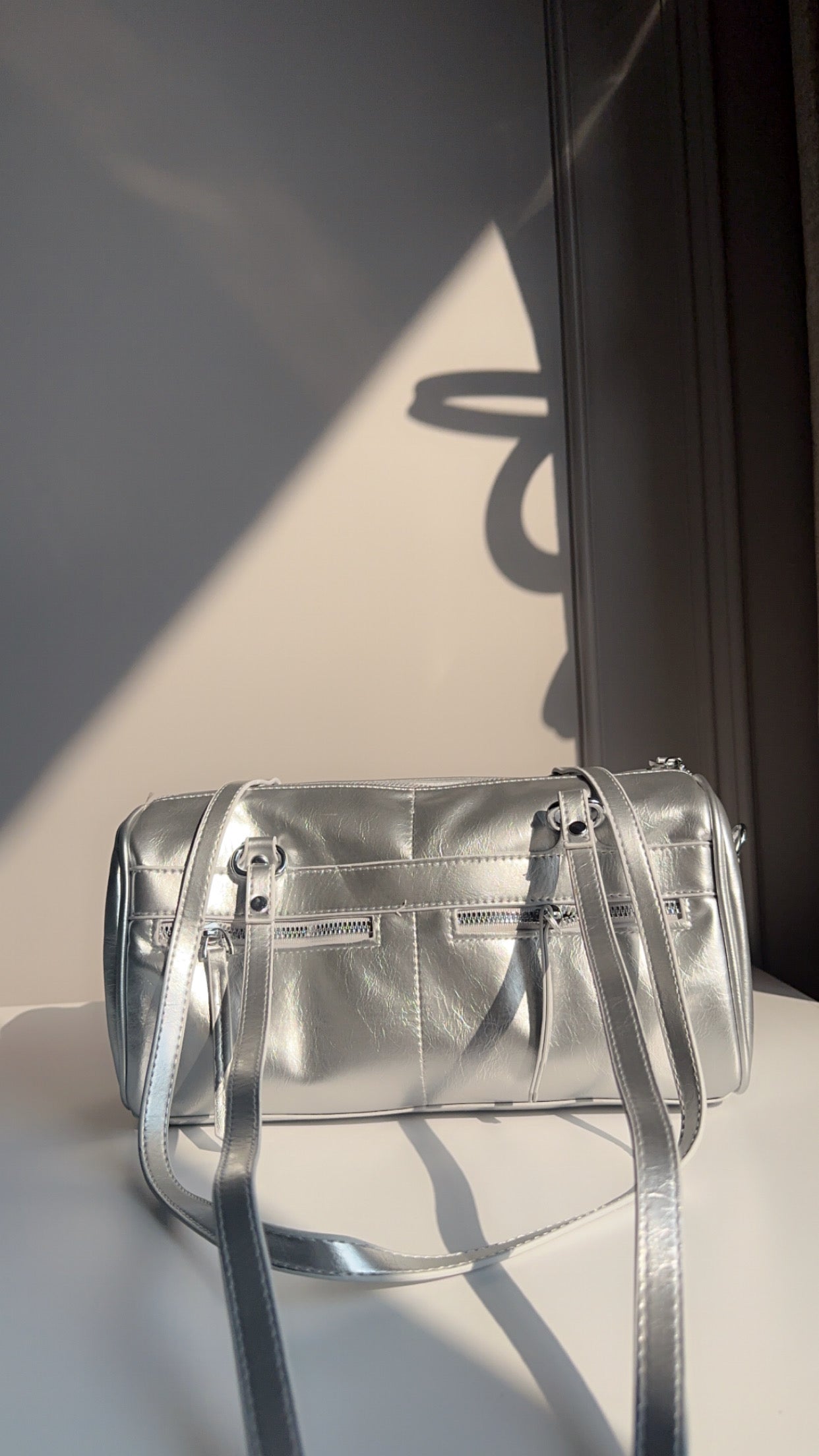 Main character shoulder bags
