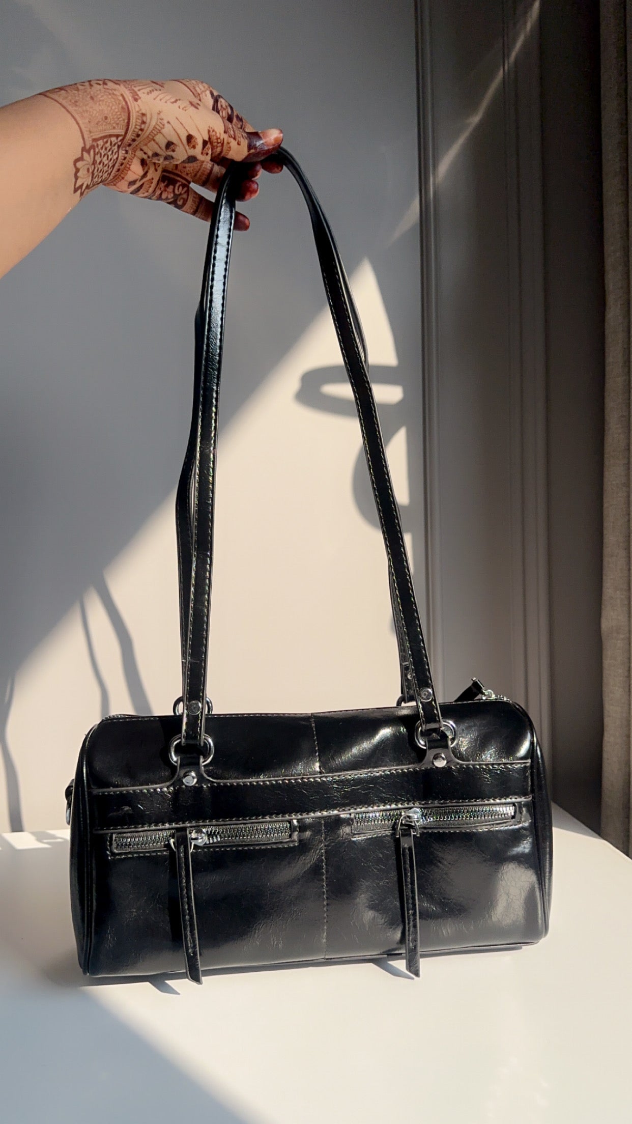 Main character shoulder bags