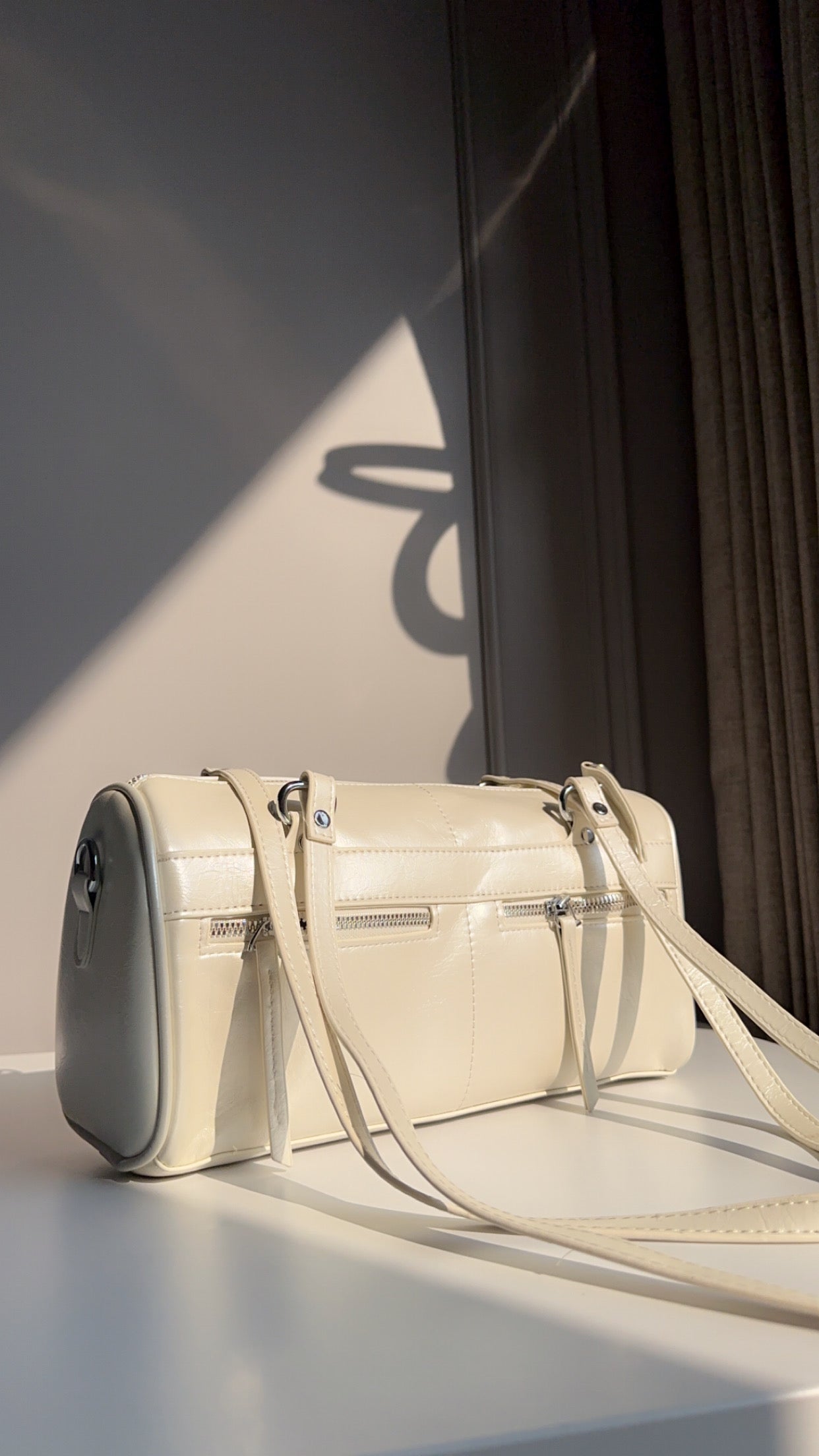 Main character shoulder bags