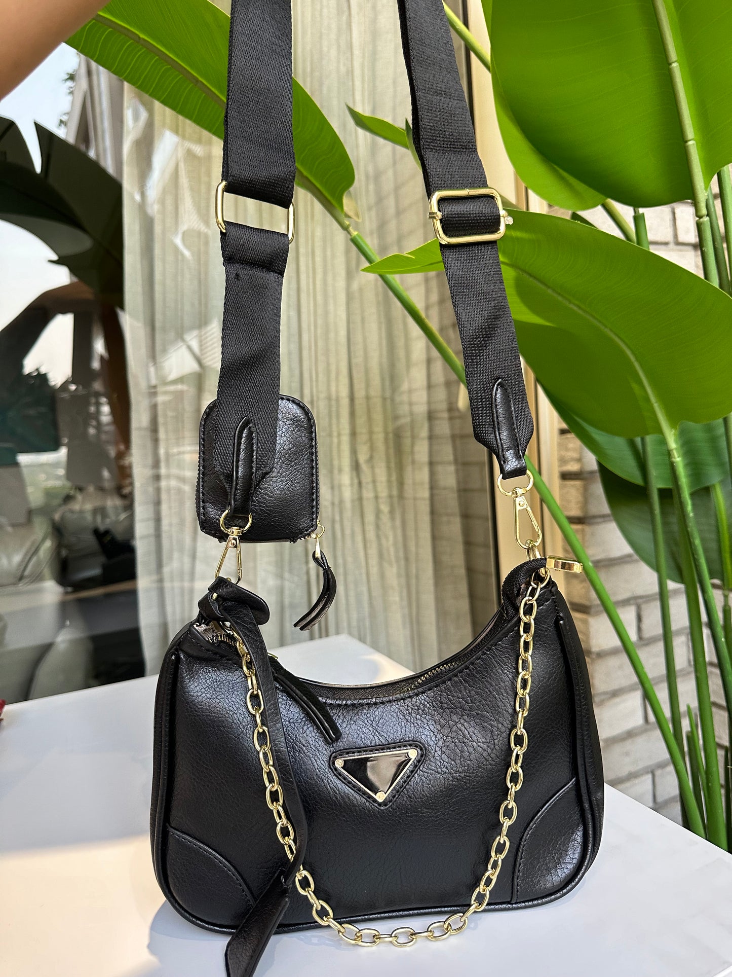 Lara crossbody bags