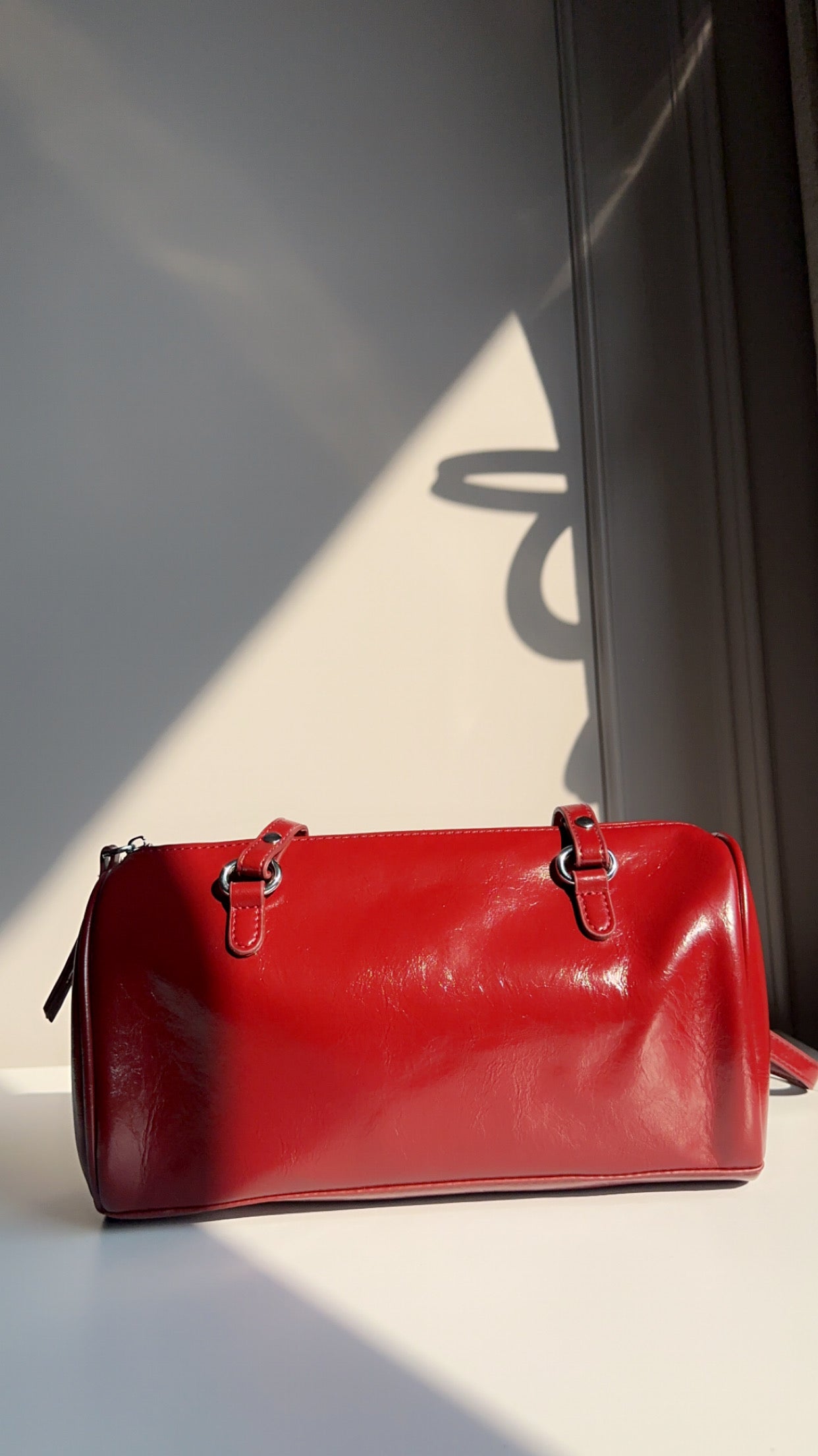 Main character shoulder bags