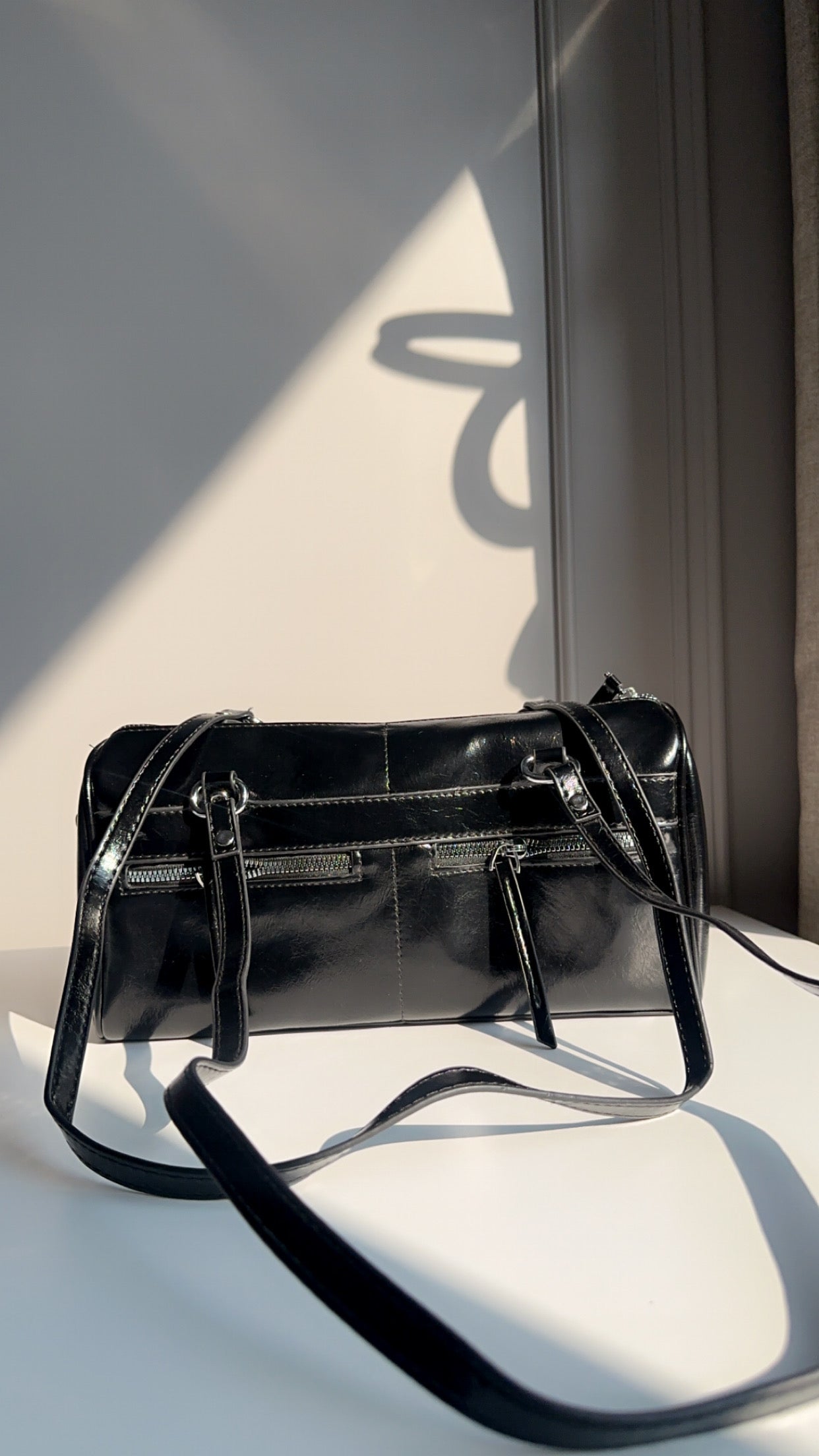 Main character shoulder bags