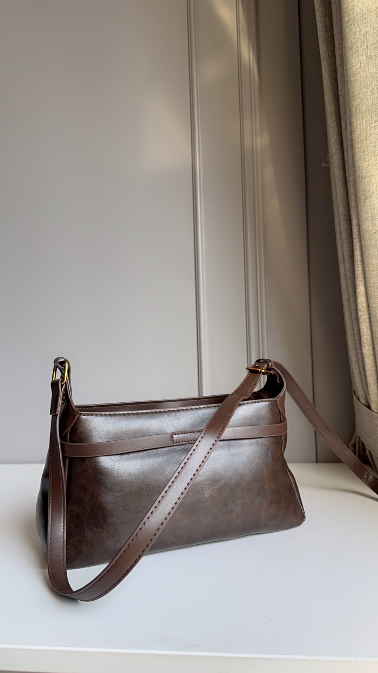Demure vogue shoulder bag
