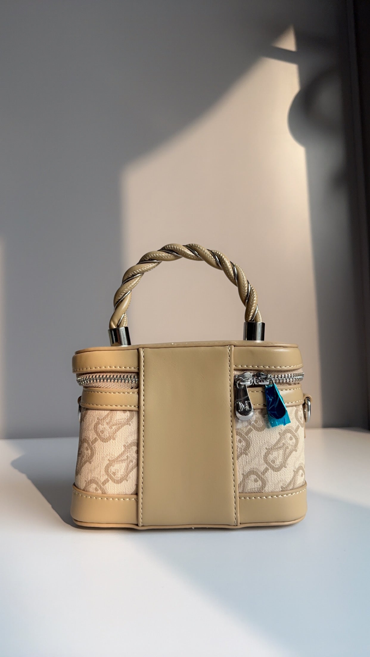 Britteny box sling