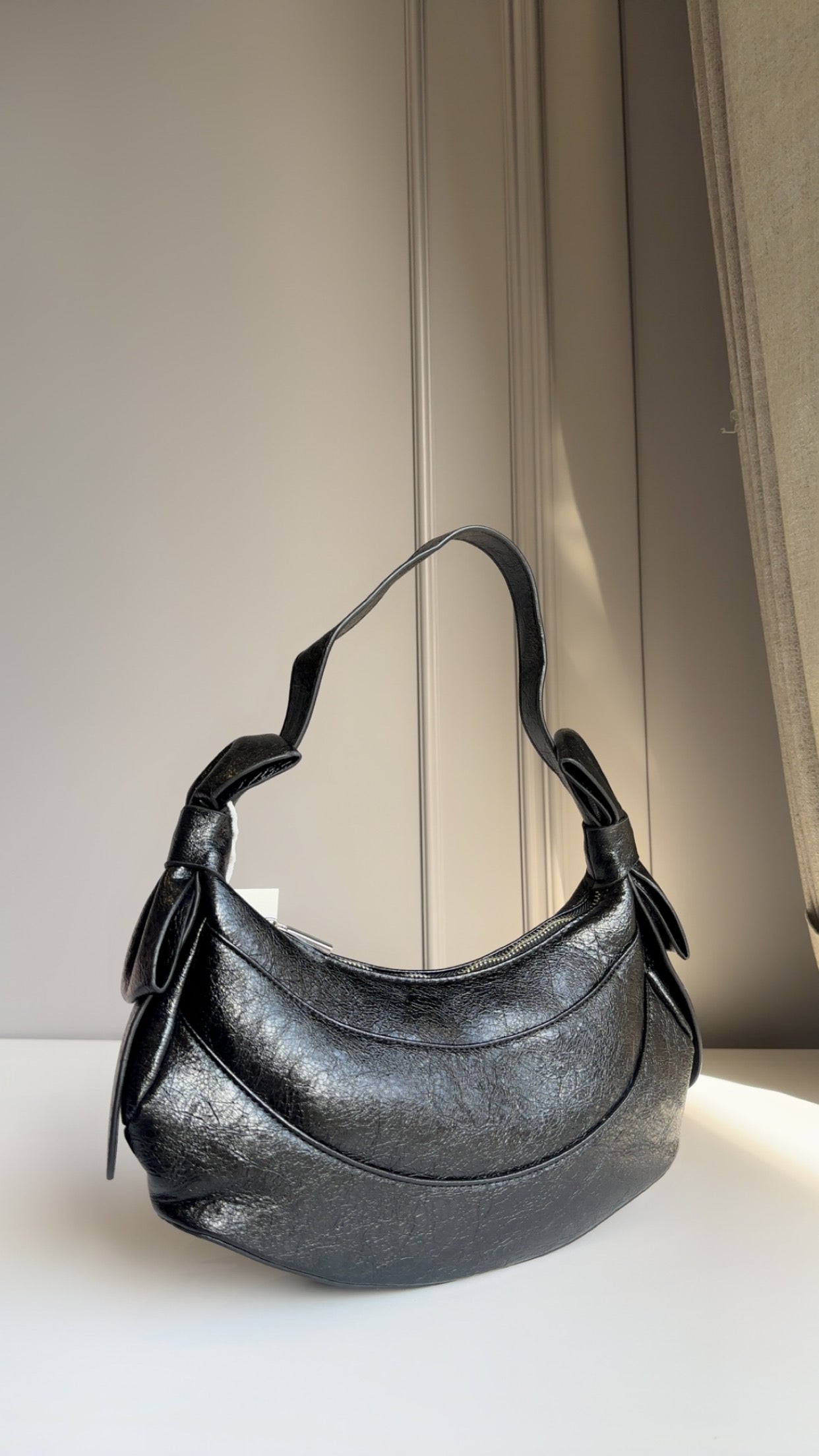 Bow shoulder bag