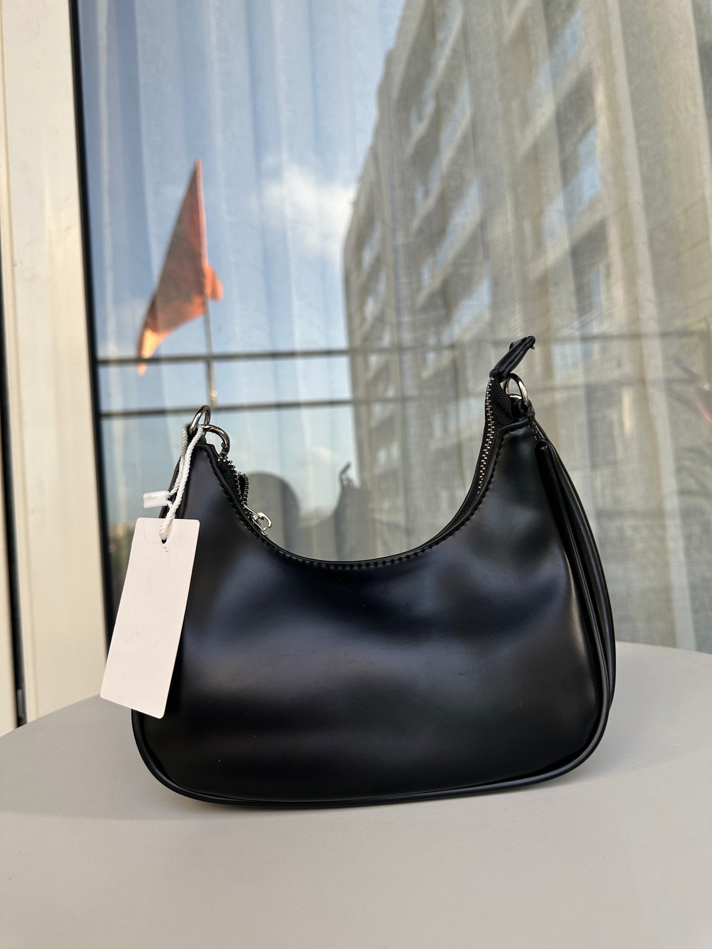 The “IT” girl shoulder bag