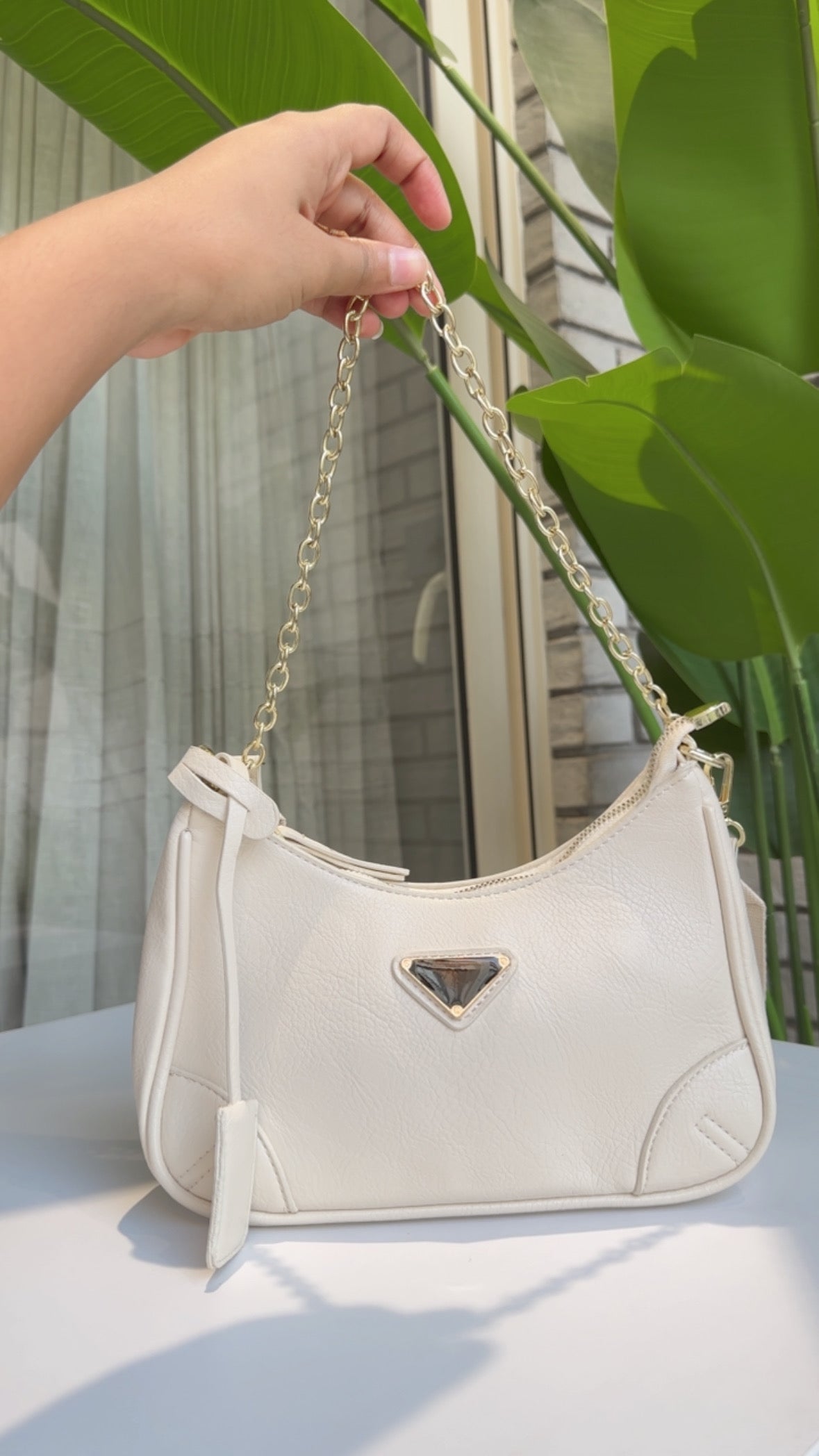 Lara crossbody bags