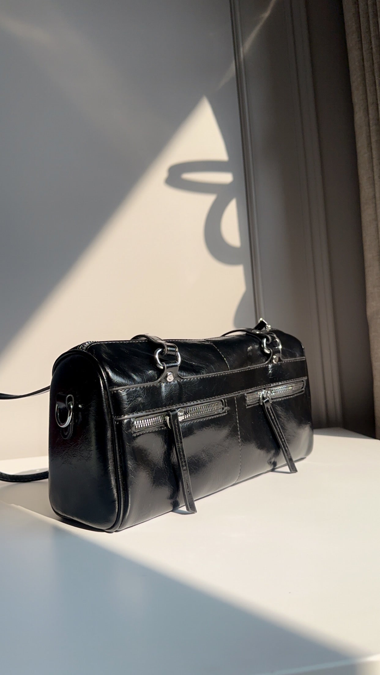 Main character shoulder bags
