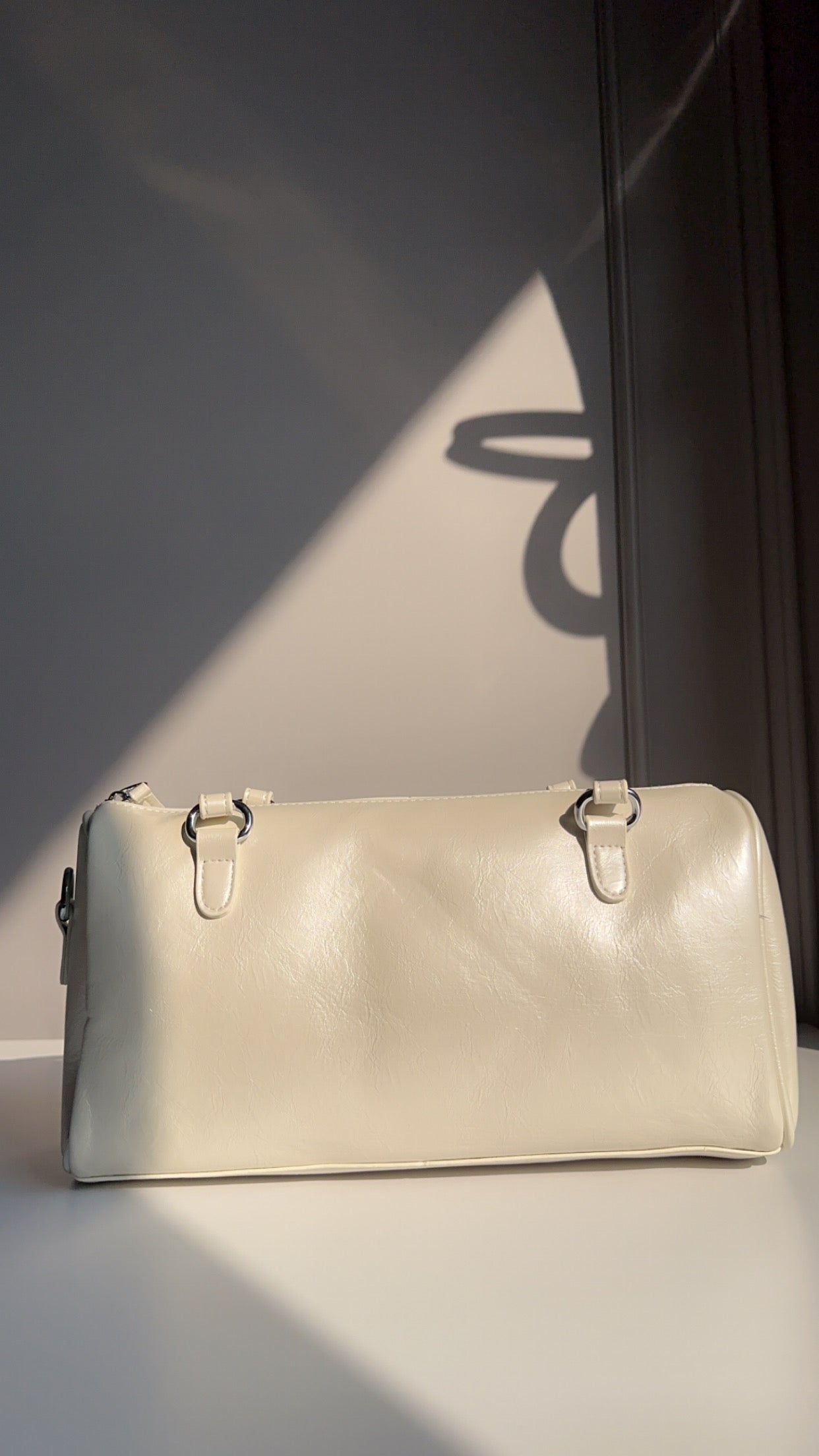 Main character shoulder bags