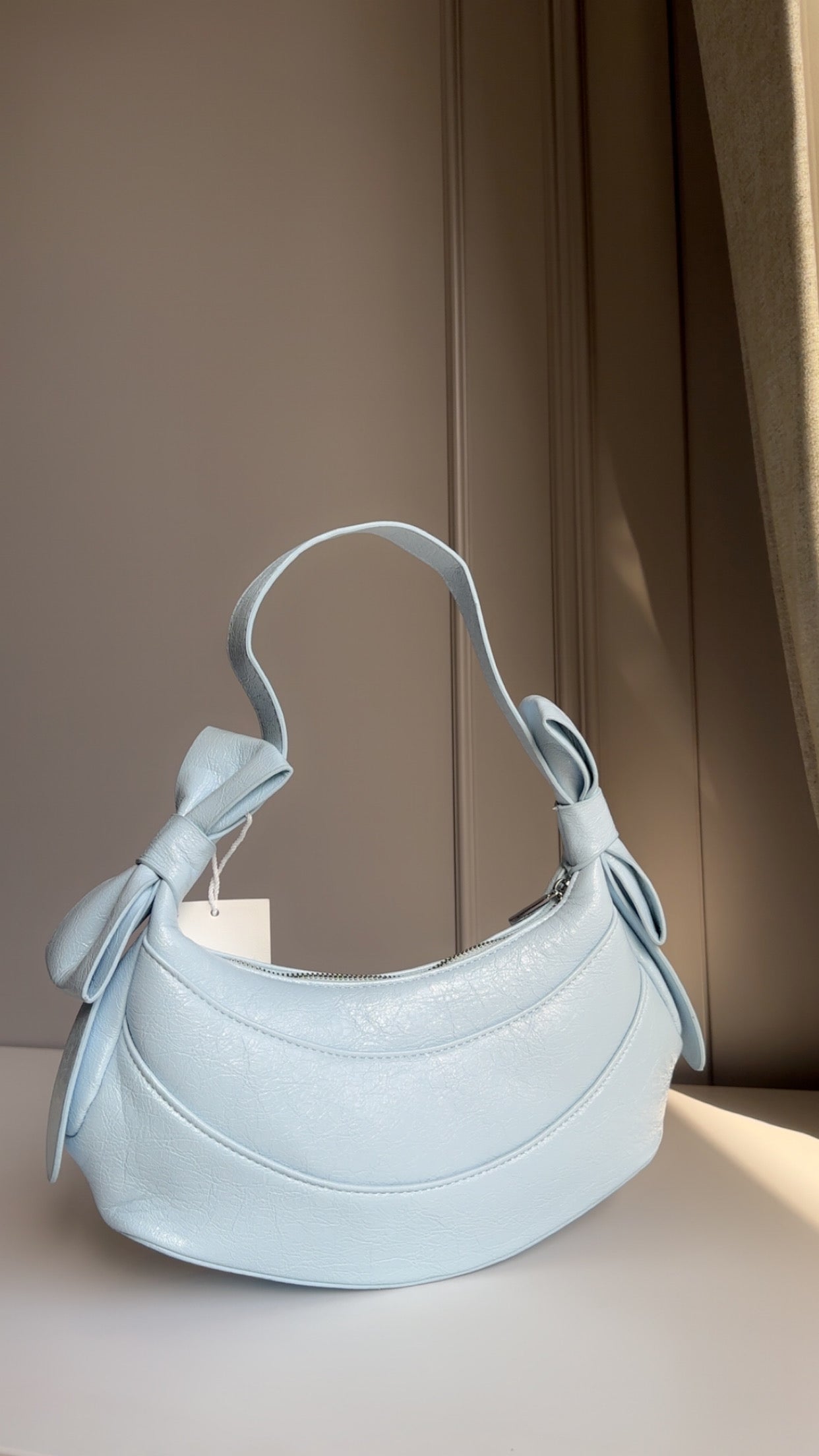 Bow shoulder bag