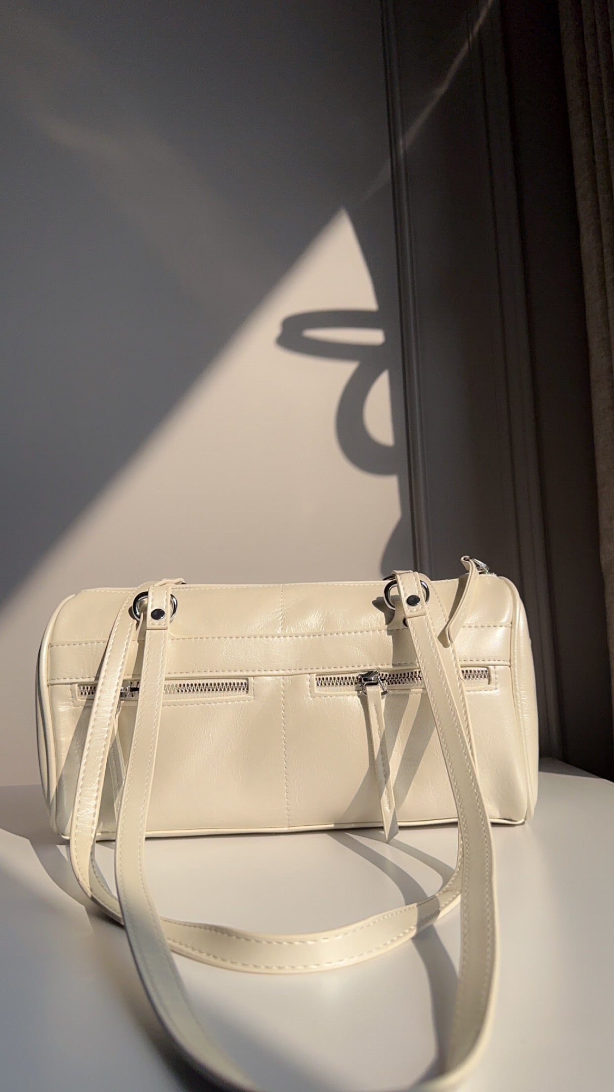 Main character shoulder bags