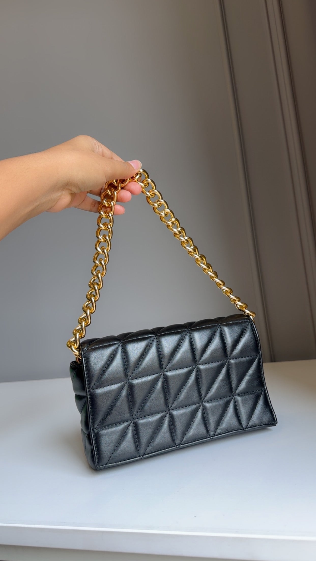 Zara shoulder slings