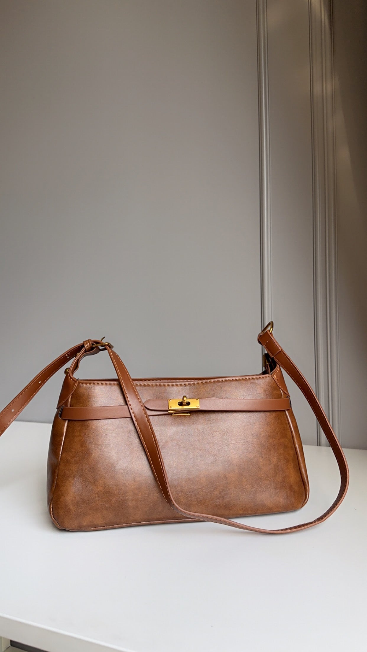 Demure vogue shoulder bag