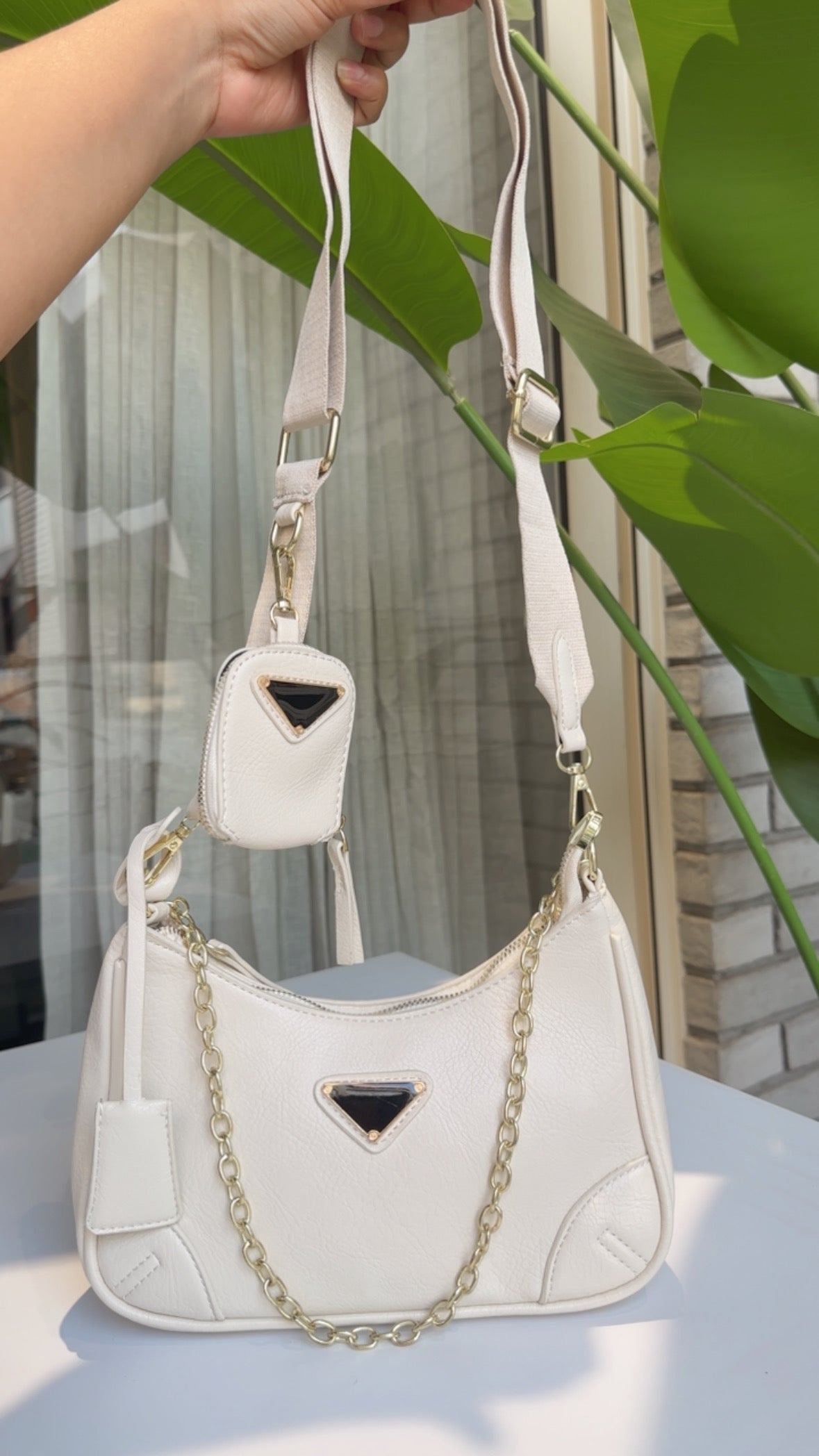 Lara crossbody bags