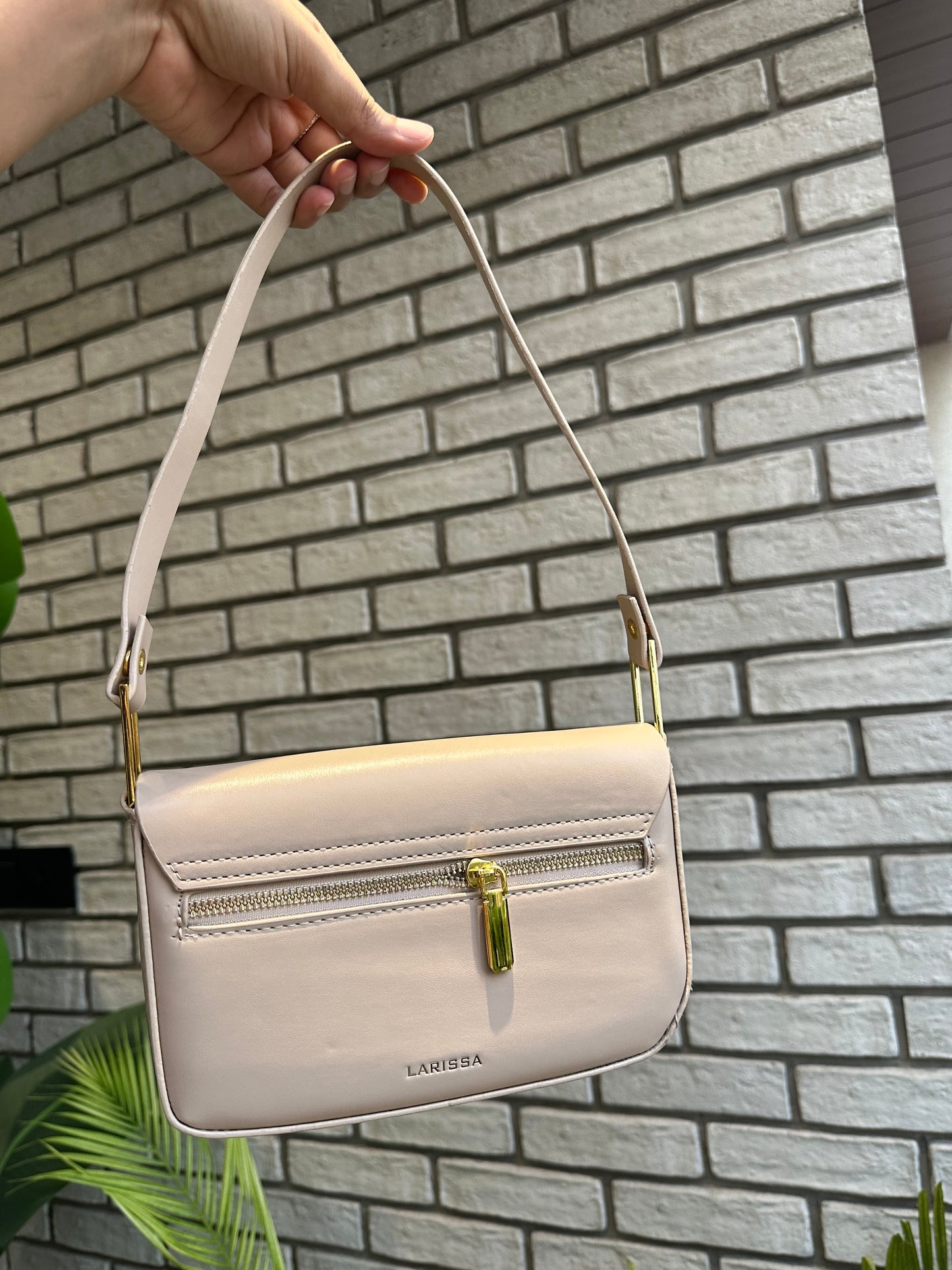 Larrisaa bags