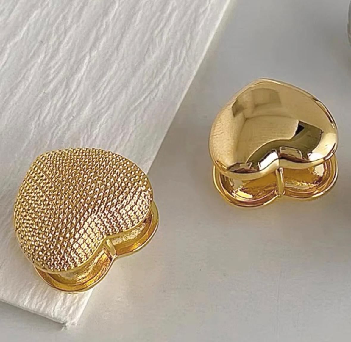 Heart shape stud pair