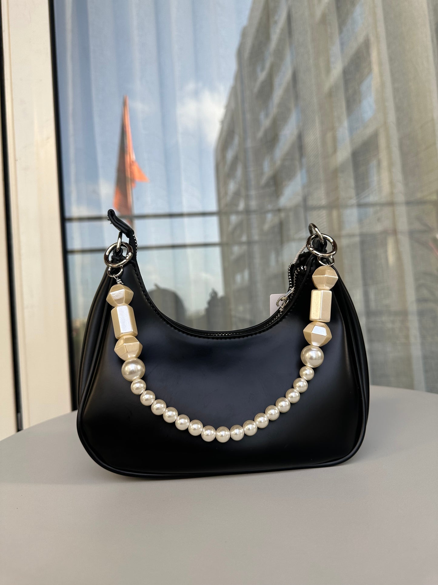 The “IT” girl shoulder bag