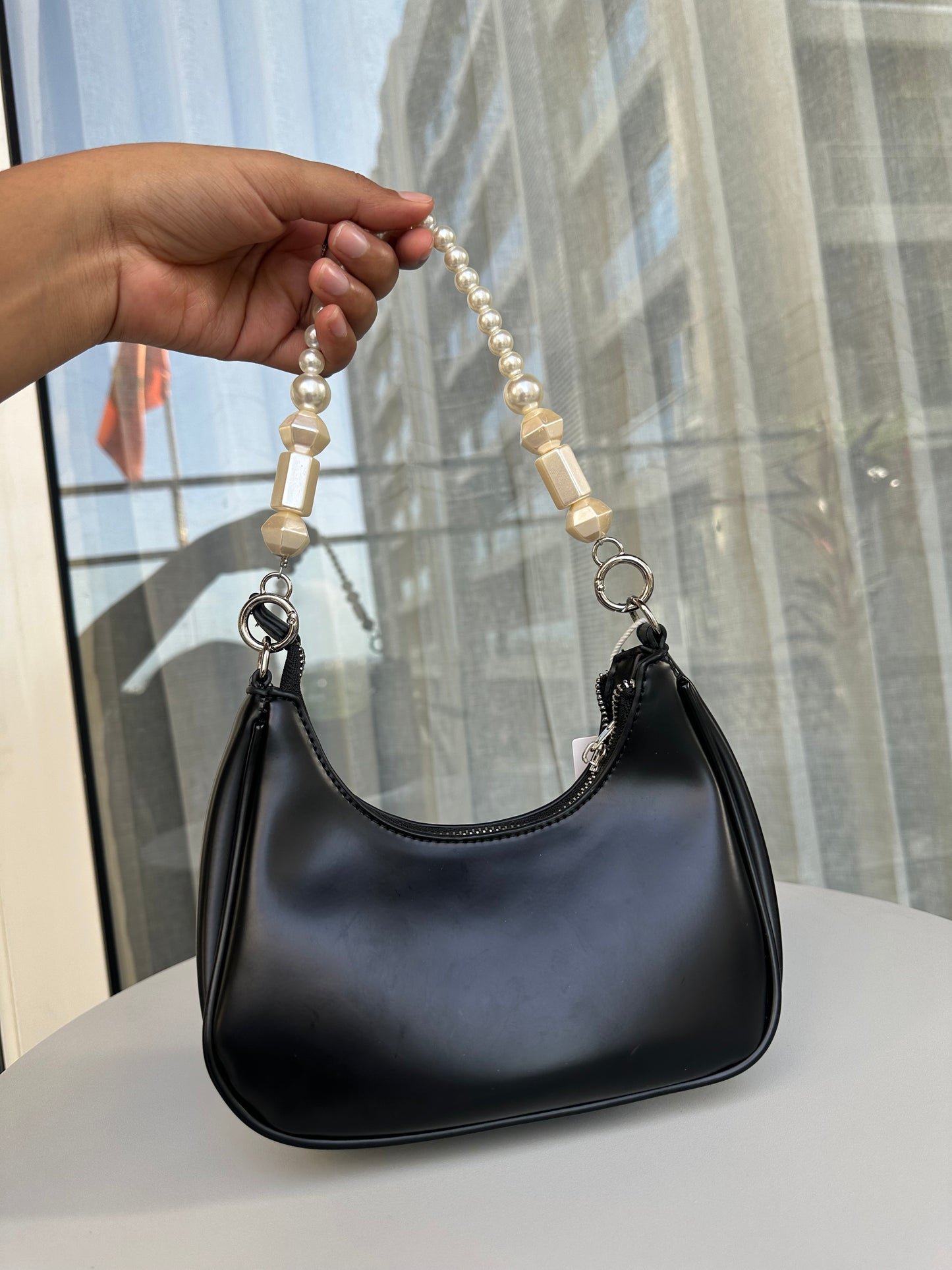 The “IT” girl shoulder bag