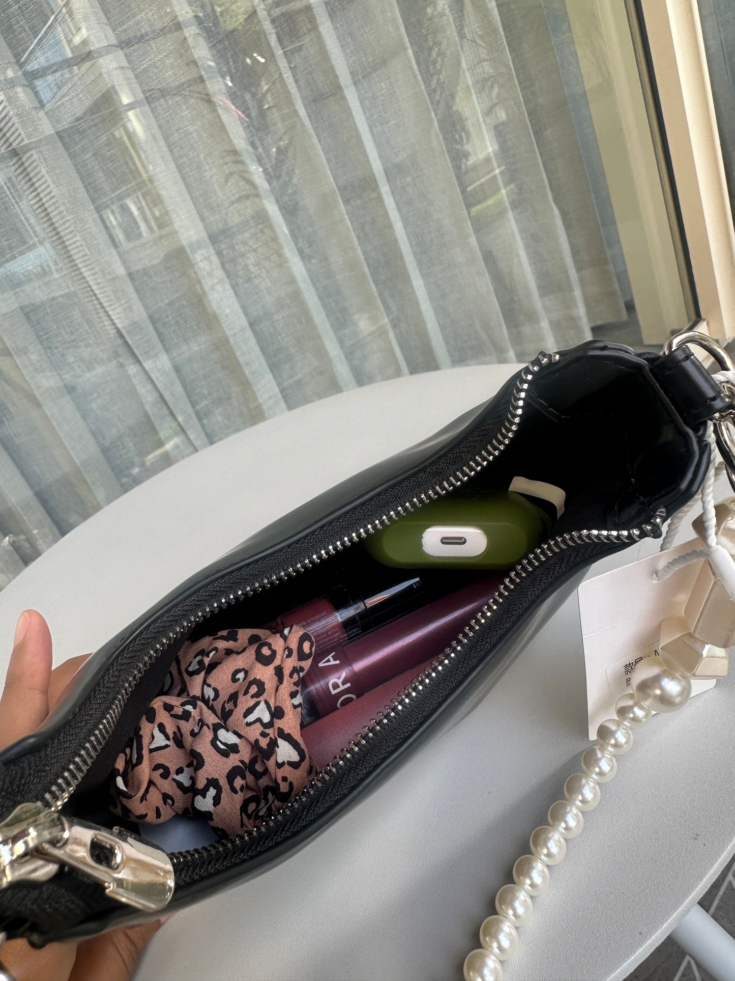 The “IT” girl shoulder bag